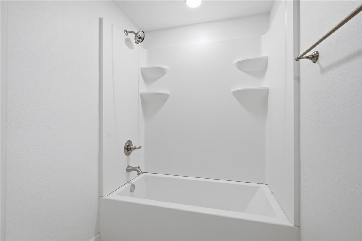831 E 17th Property Photo 34