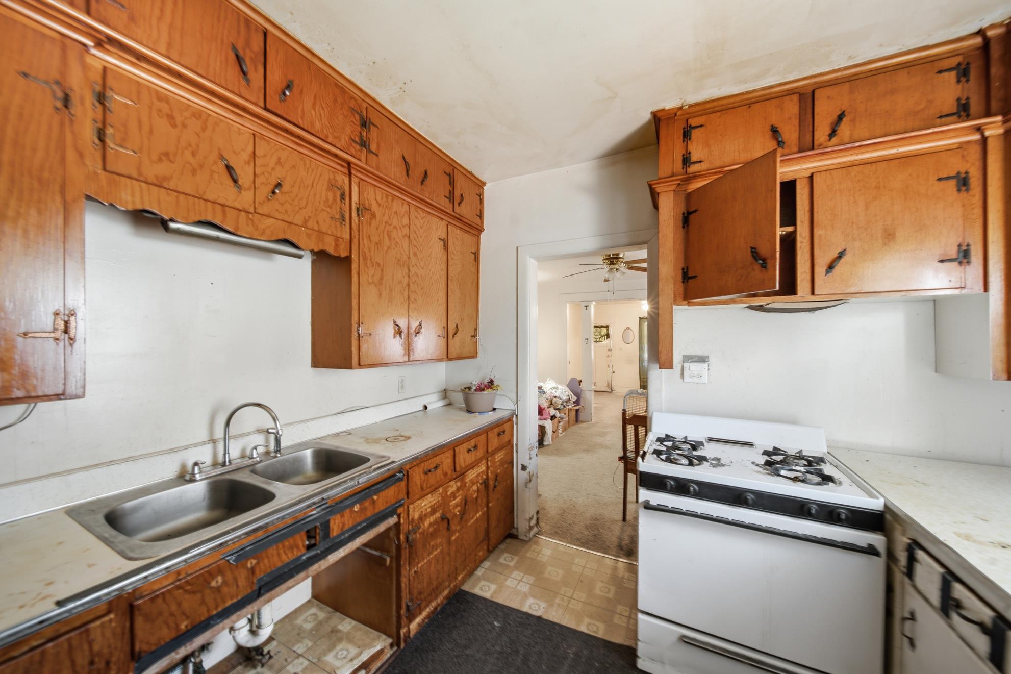 801 S St Louis Avenue Property Photo 7