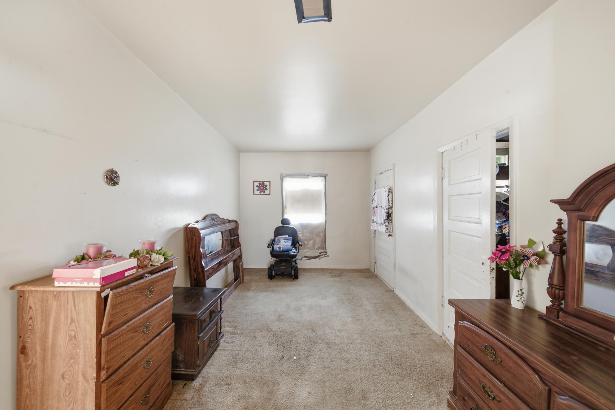801 S St Louis Avenue Property Photo 10