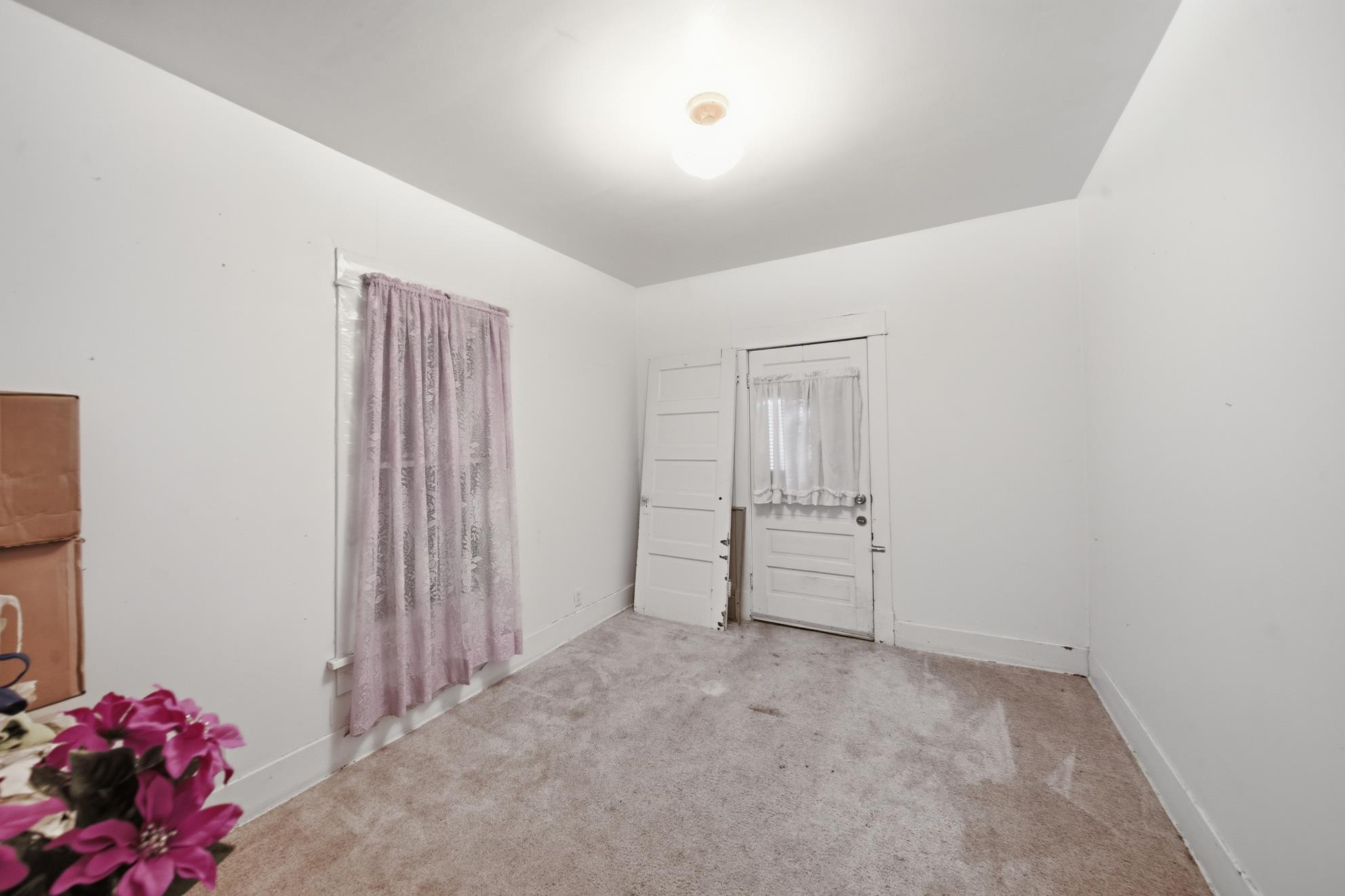 801 S St Louis Avenue Property Photo 11