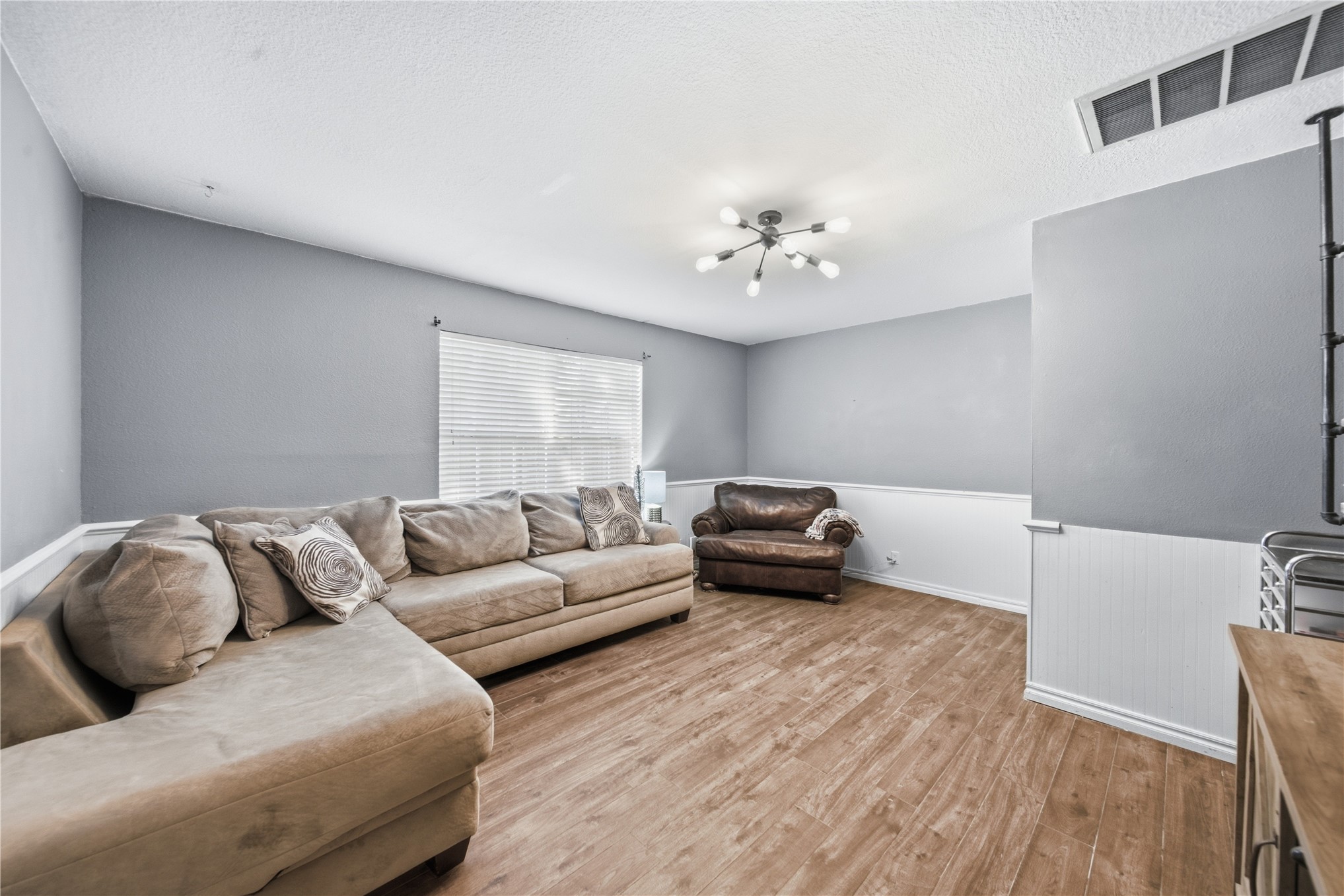 2500 W Kent Street Property Photo 11