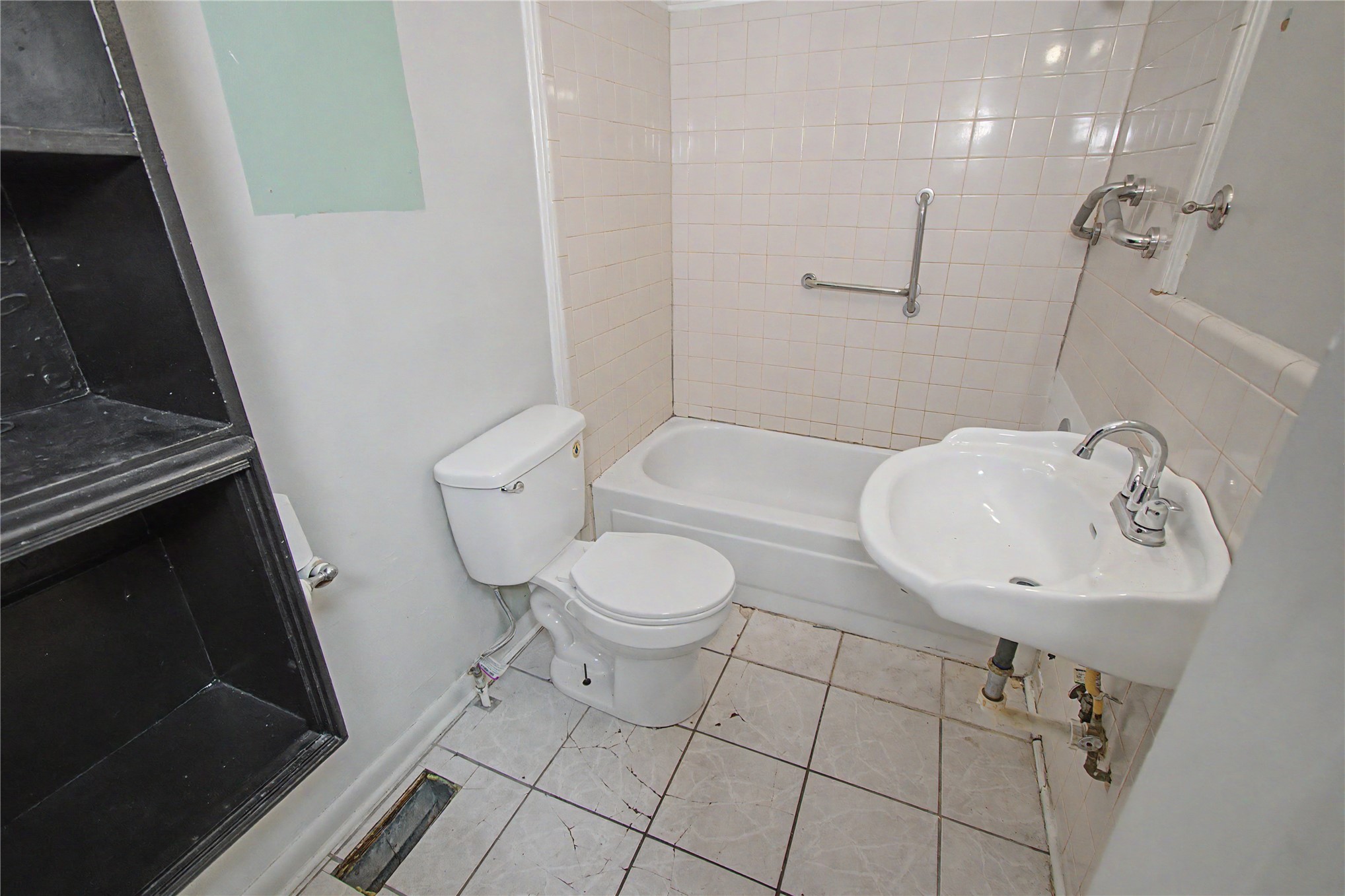 2112 Jefferson Street Property Photo 12