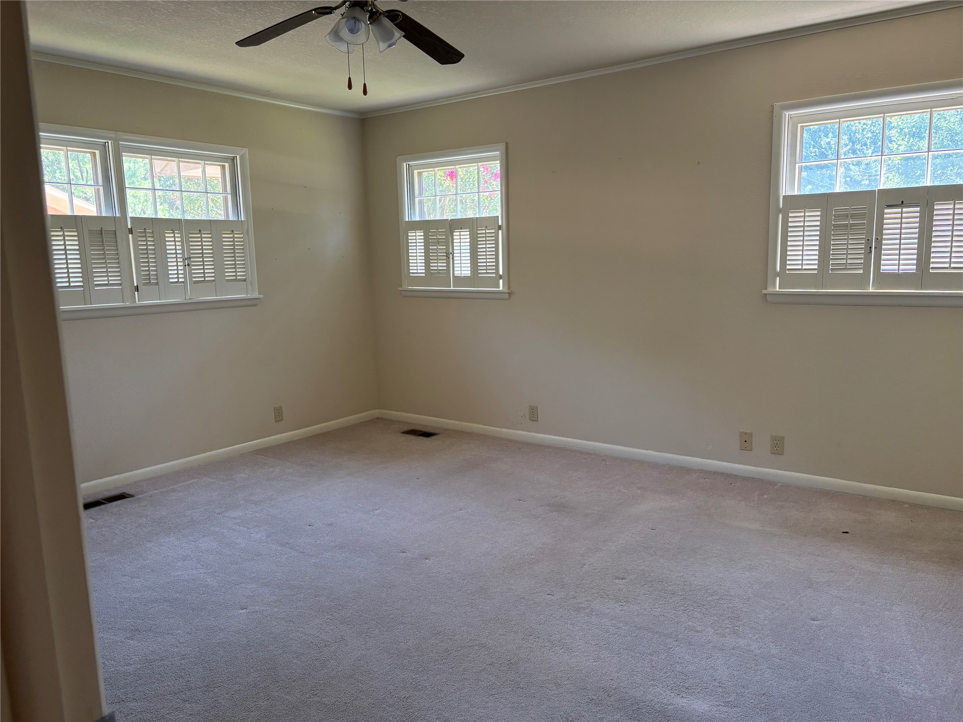 717 E Seneca Street E Property Photo 11