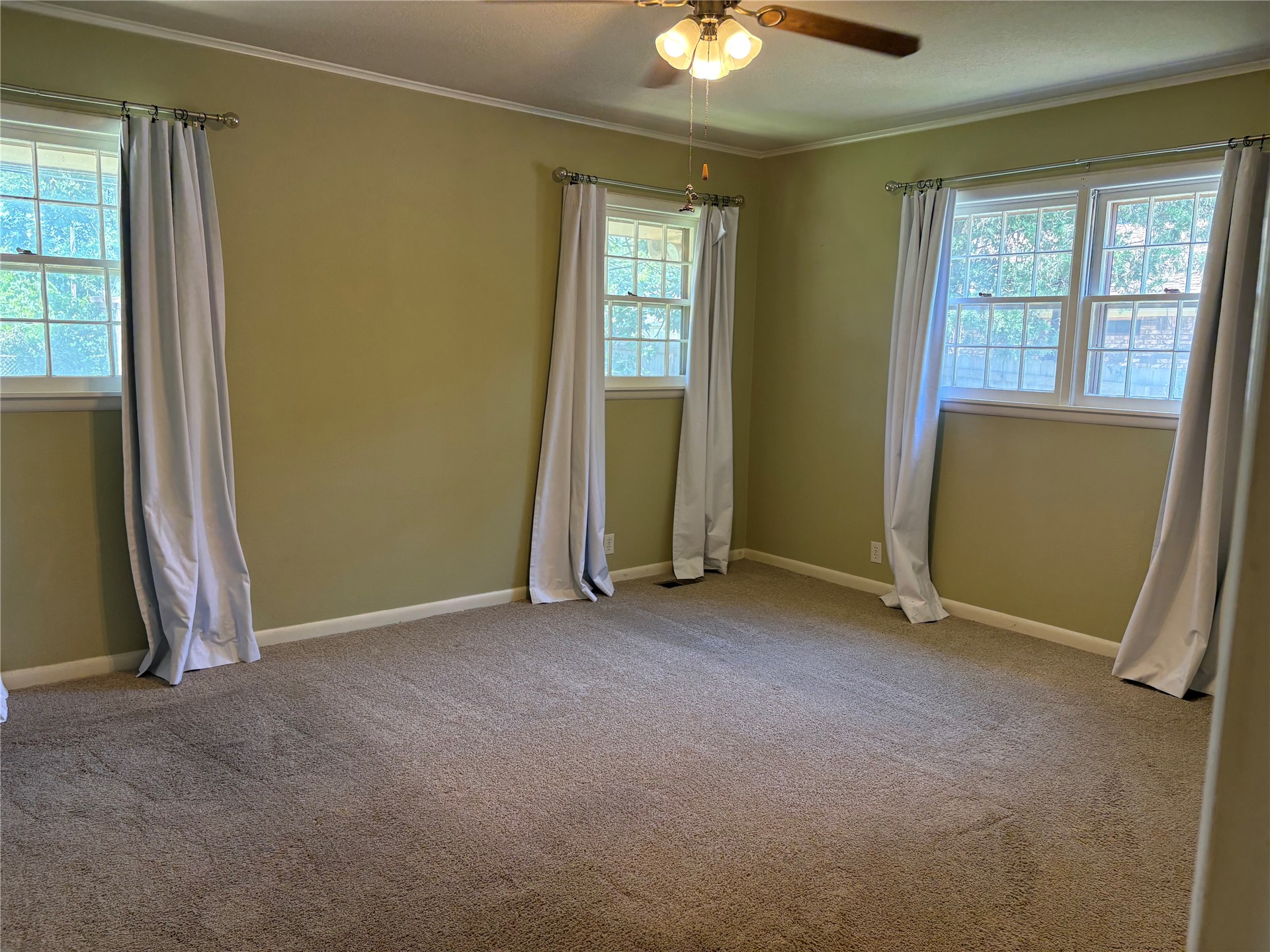 717 E Seneca Street E Property Photo 12