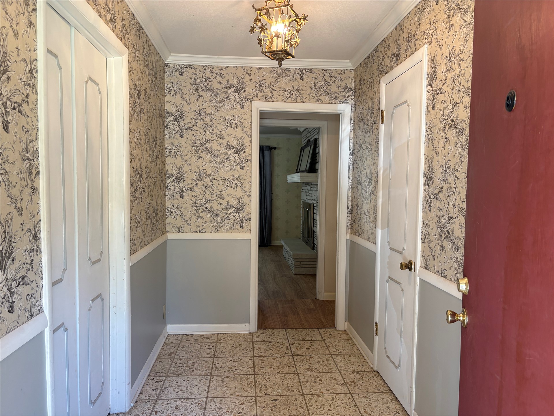 717 E Seneca Street E Property Photo 15