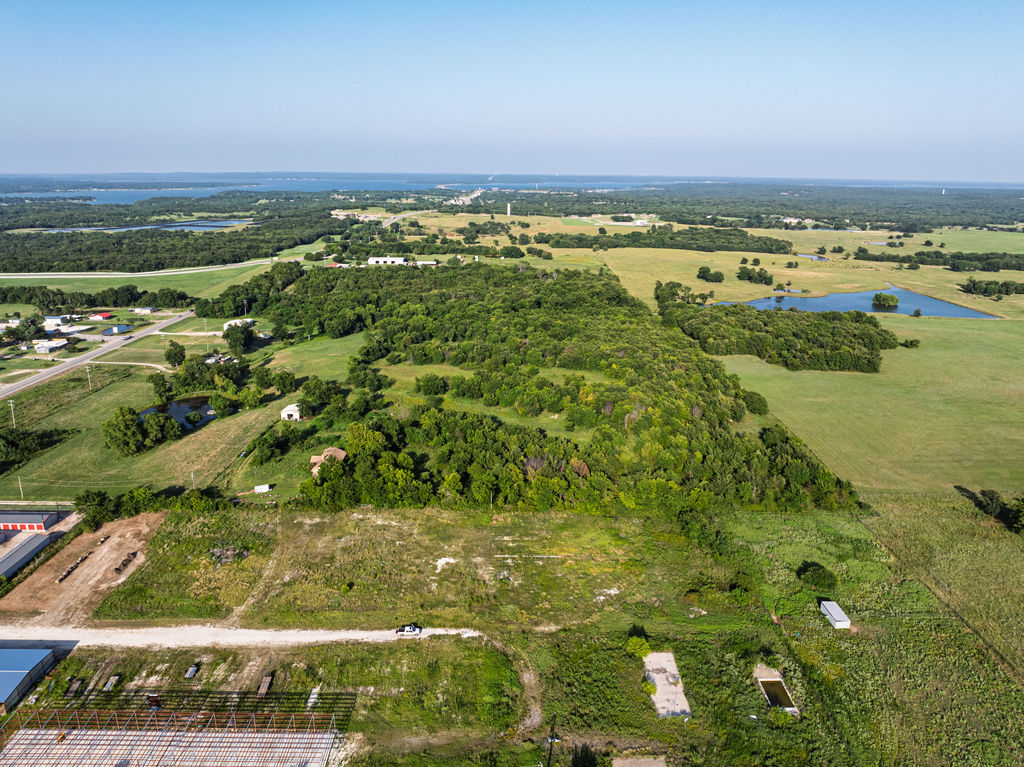 1697 Highway 70 E Property Photo 2
