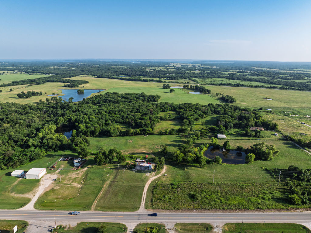 1697 Highway 70 E Property Photo 3