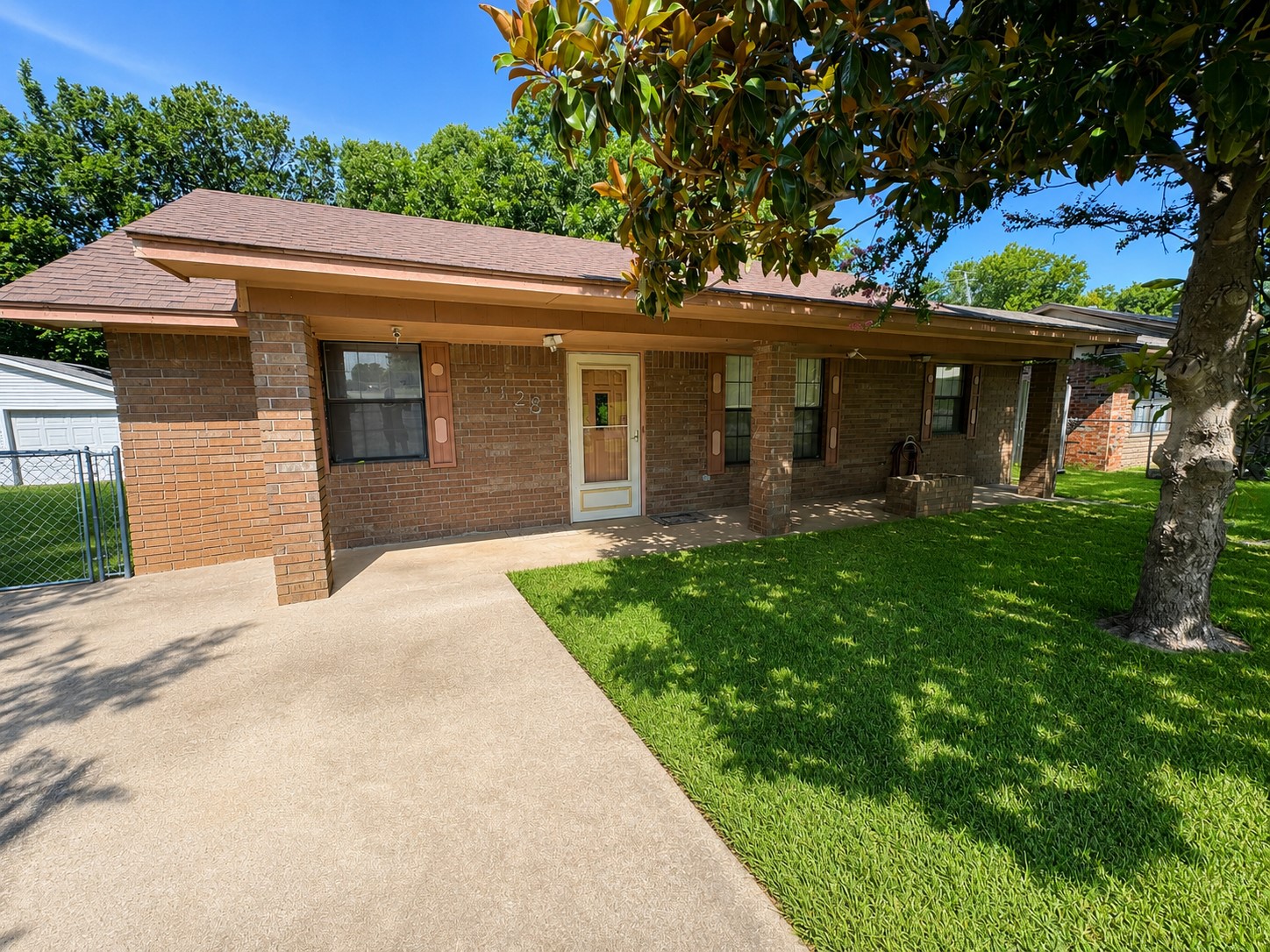 1608 E Crestview Avenue E Property Photo 1