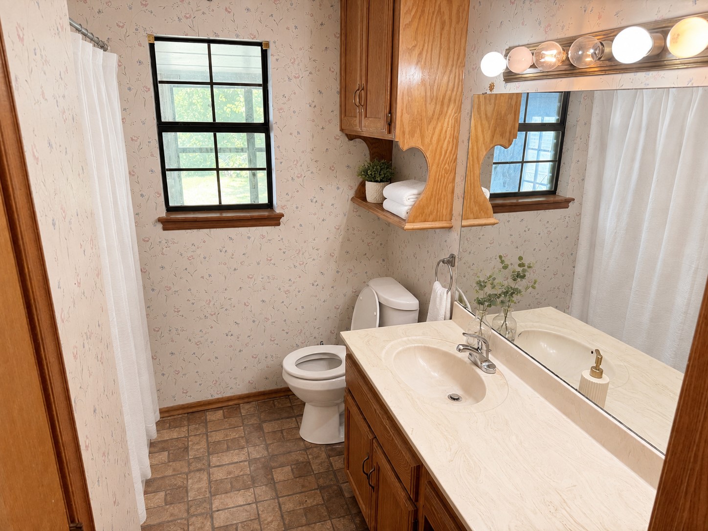 1608 E Crestview Avenue E Property Photo 13