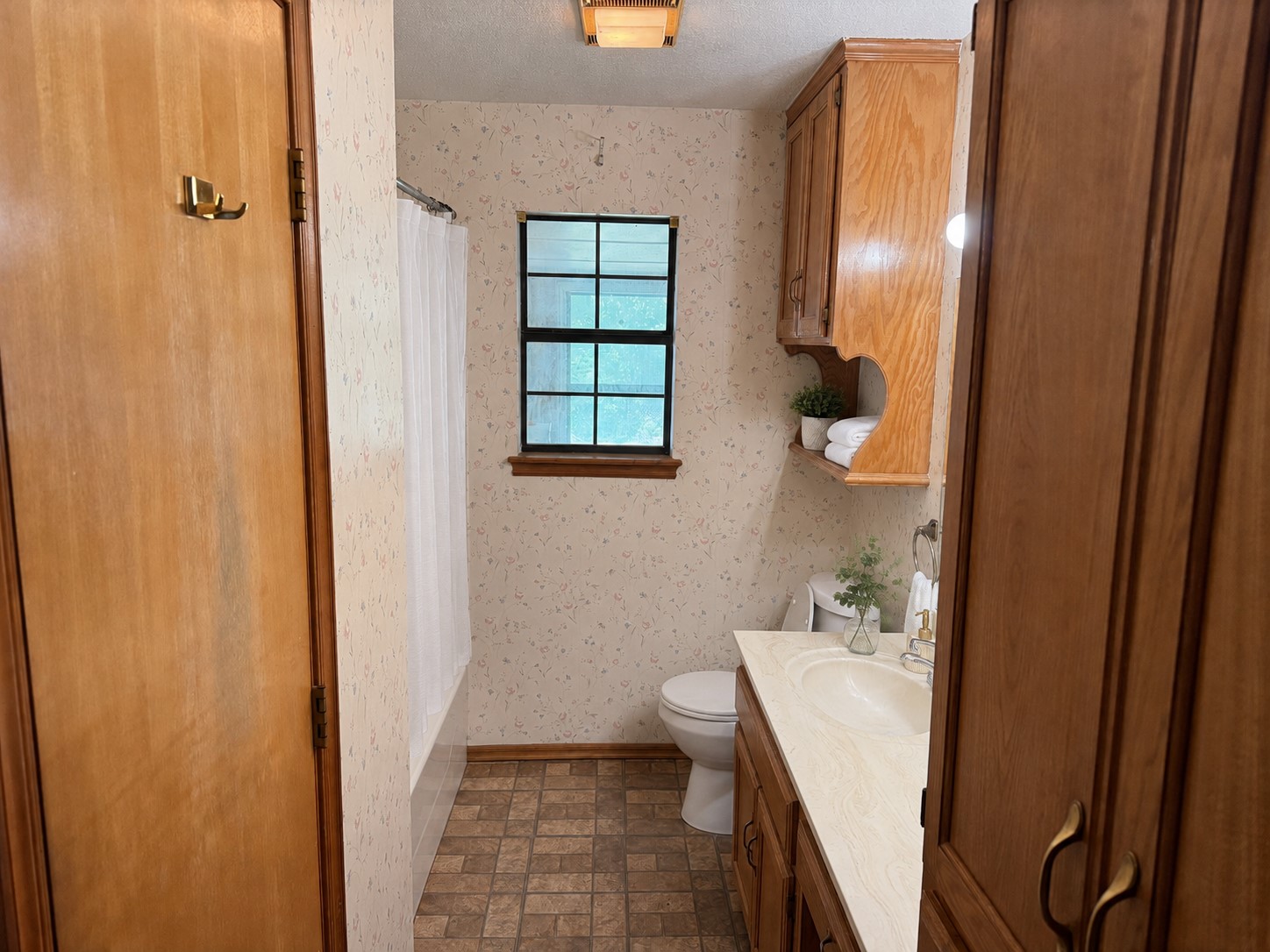 1608 E Crestview Avenue E Property Photo 14