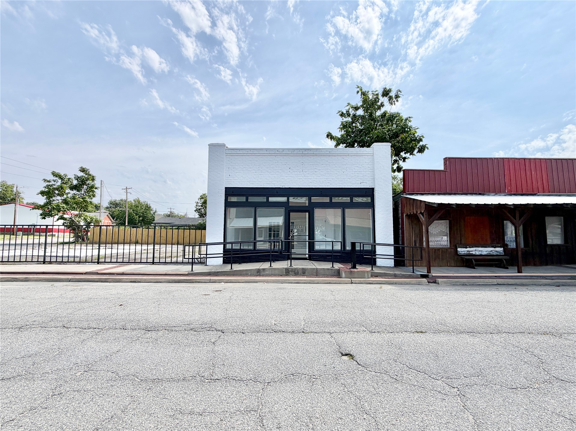 132 N Lee Street Property Photo 2