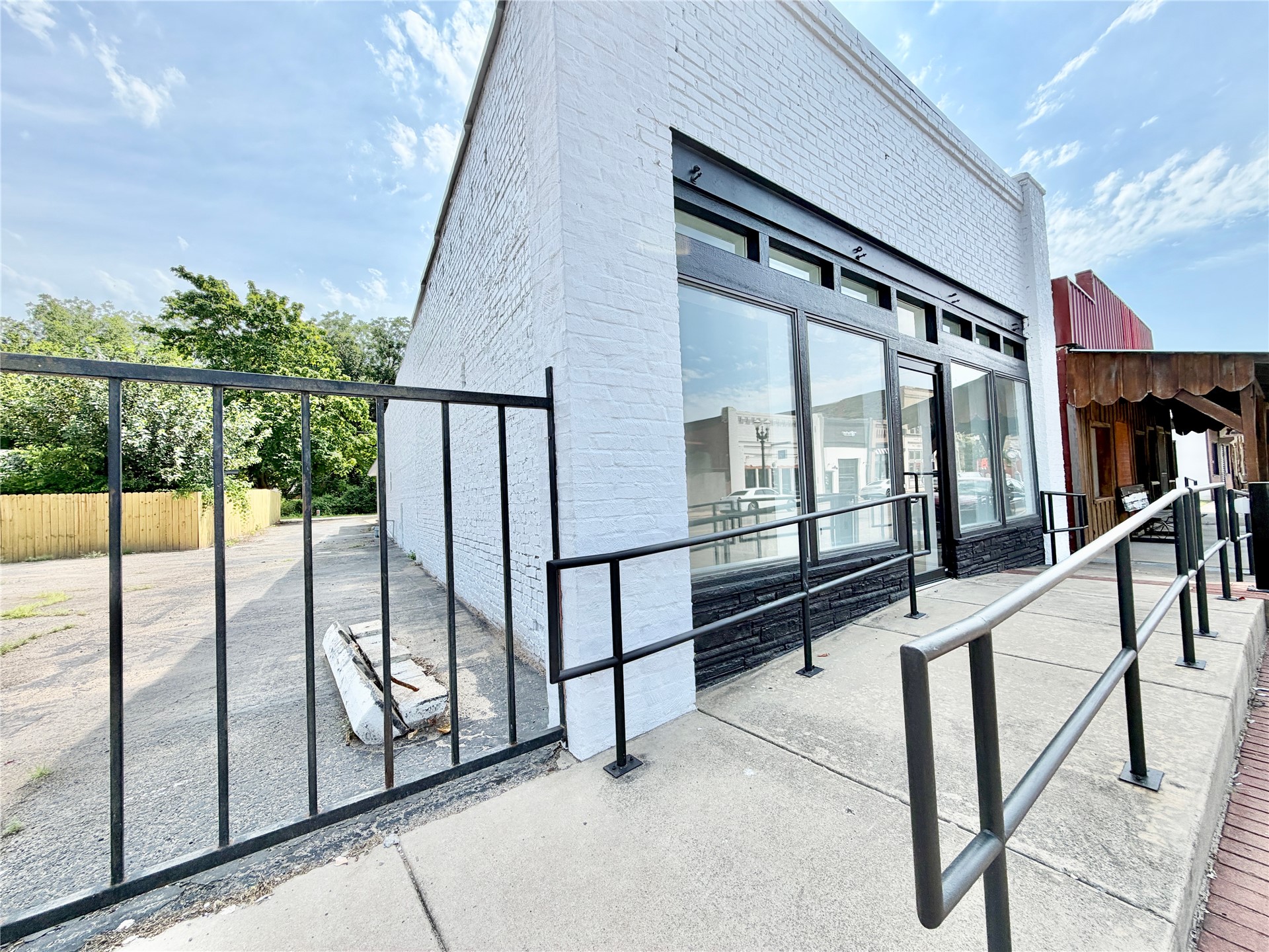 132 N Lee Street Property Photo 4