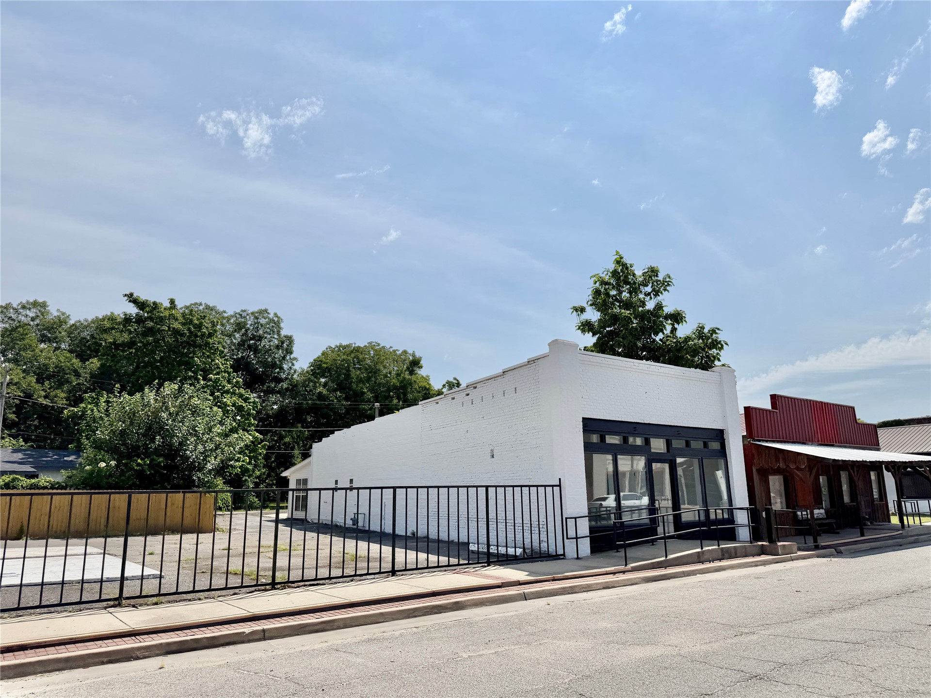 132 N Lee Street Property Photo 6
