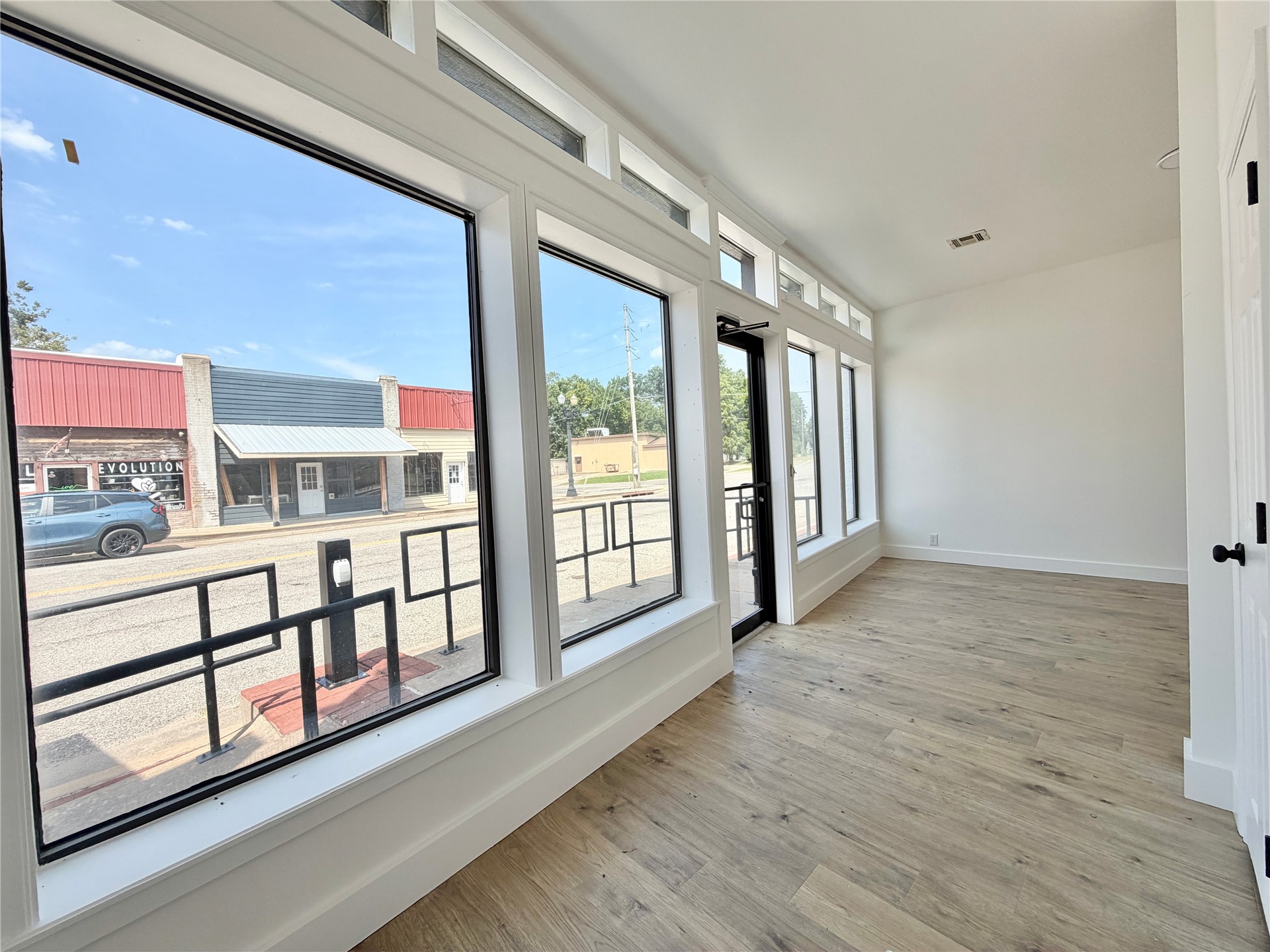 132 N Lee Street Property Photo 15