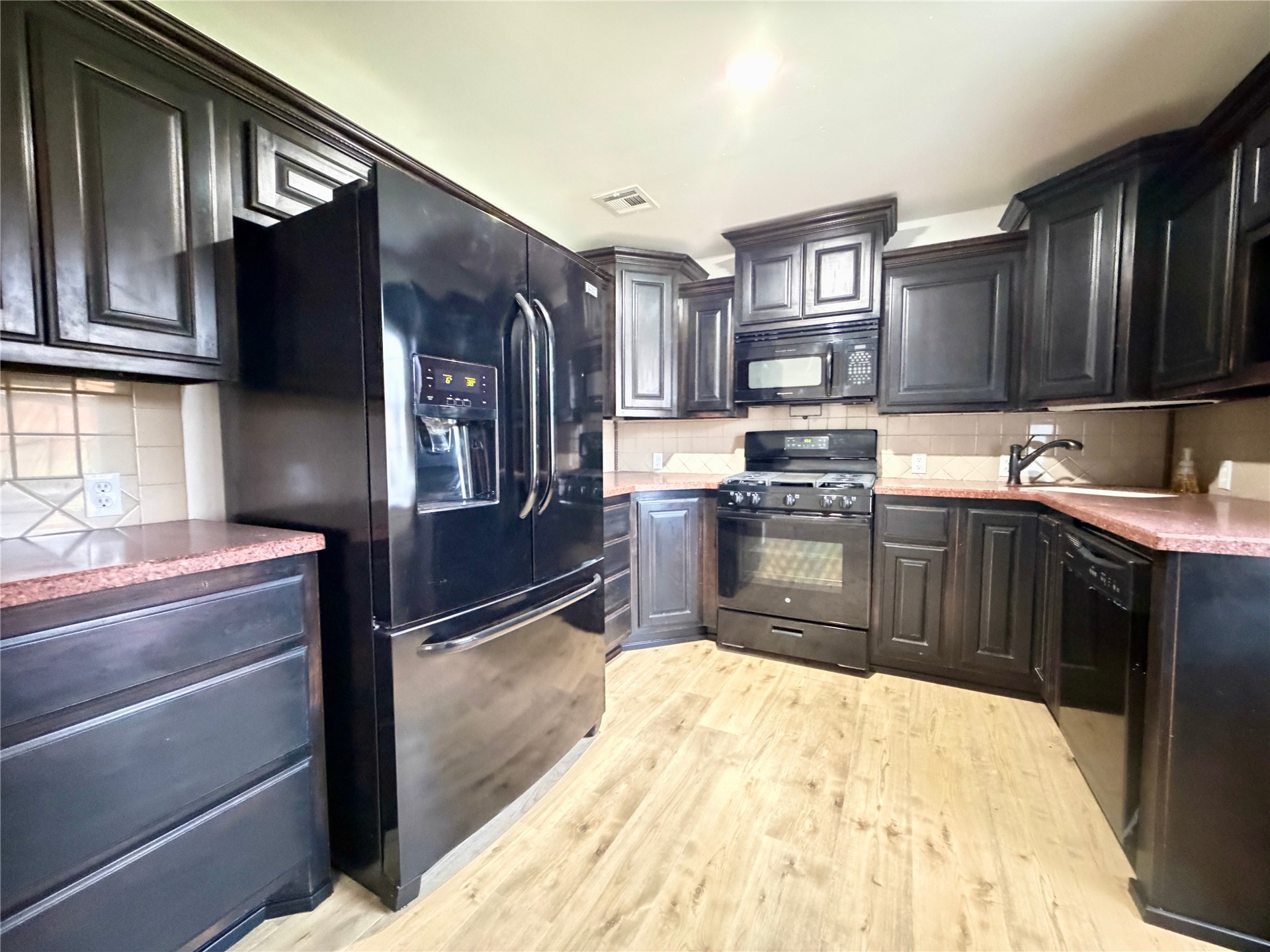 132 N Lee Street Property Photo 25