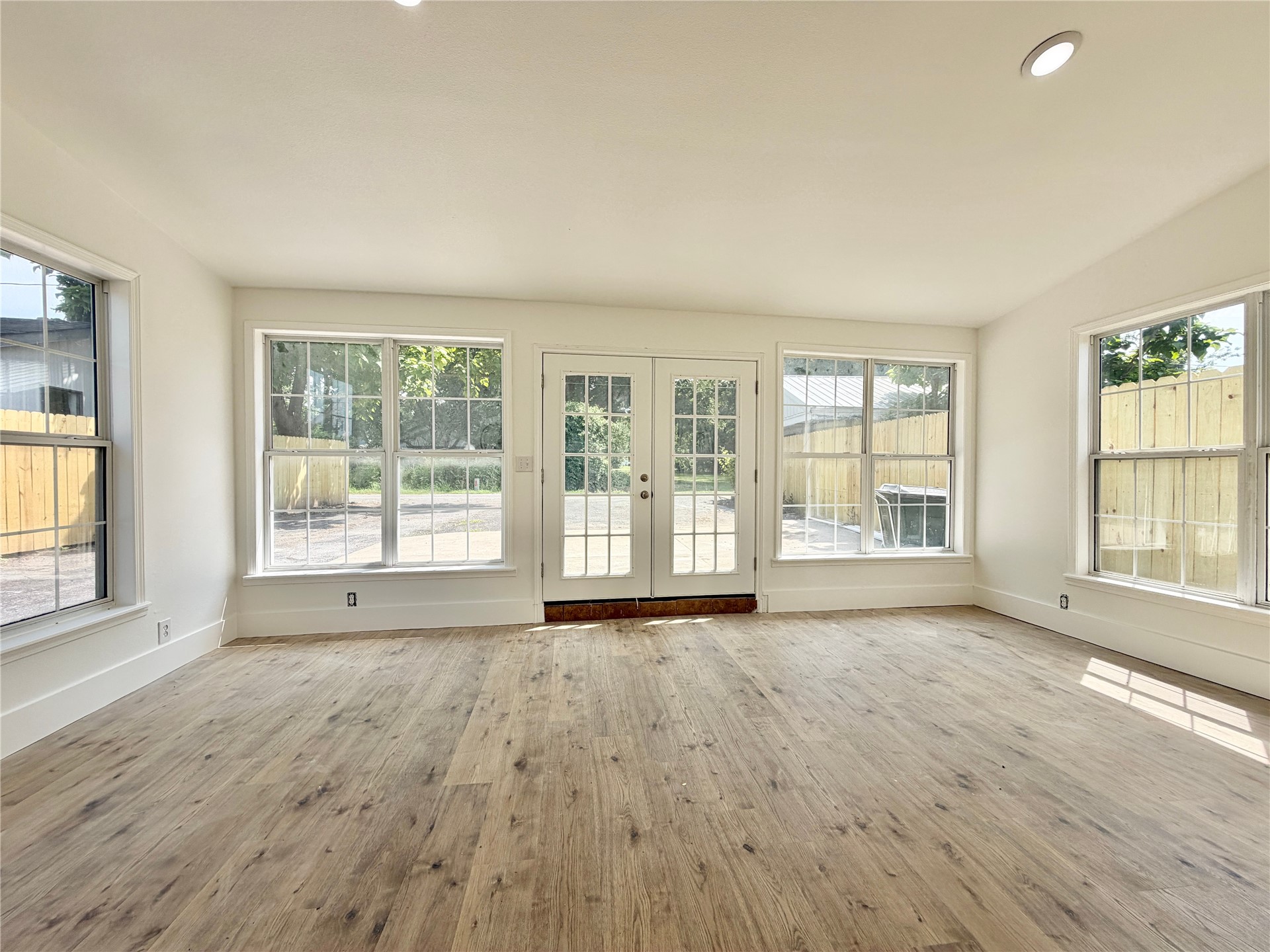 132 N Lee Street Property Photo 37