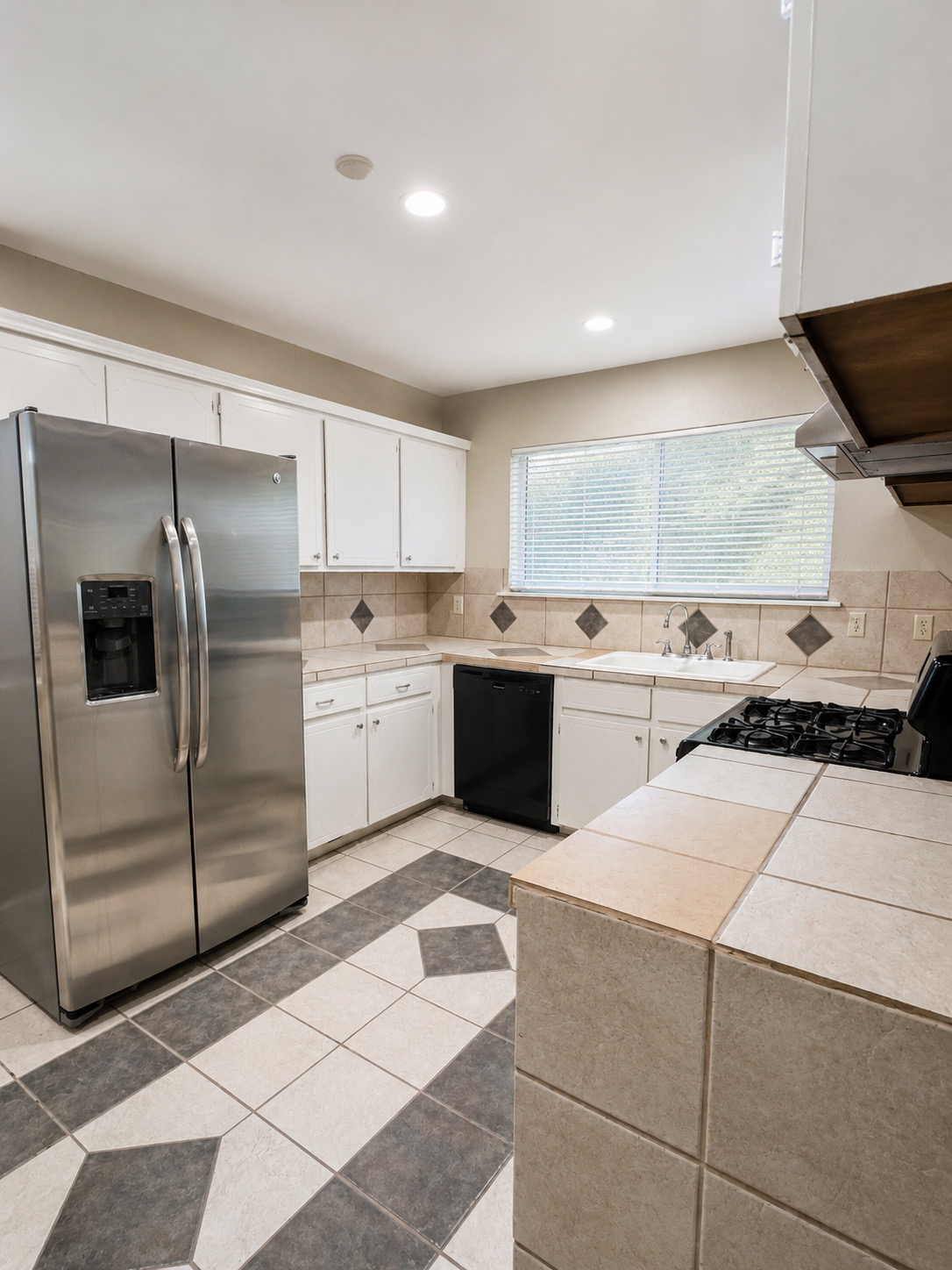 205 E Marshall Street Property Photo 2