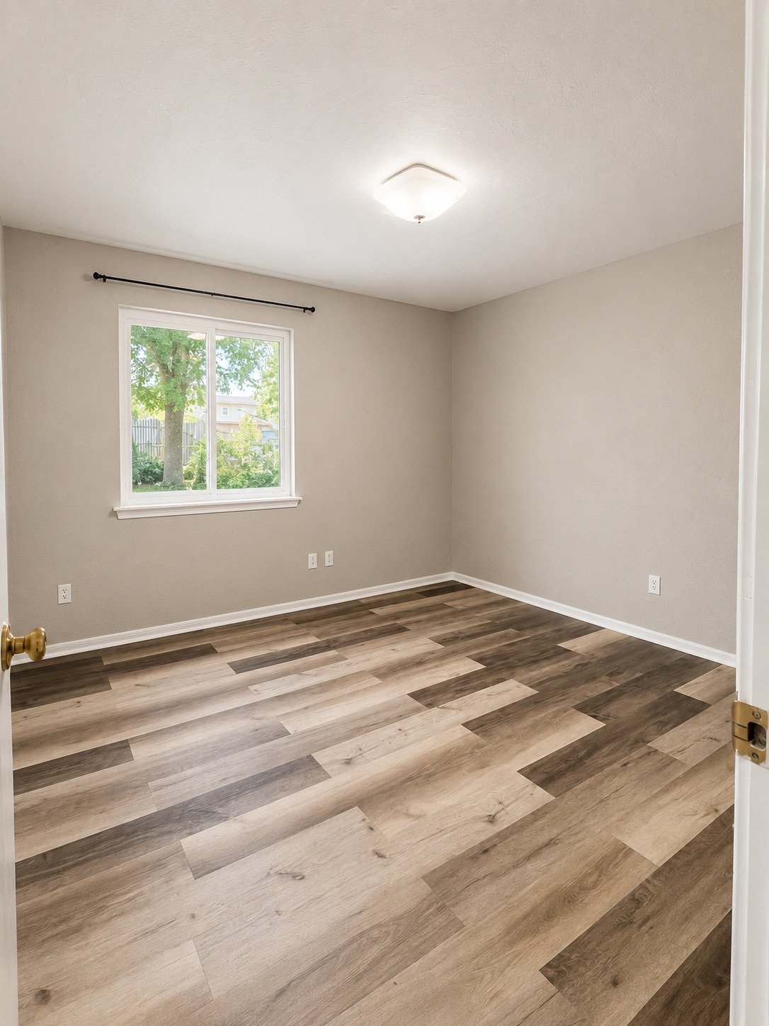 205 E Marshall Street Property Photo 8