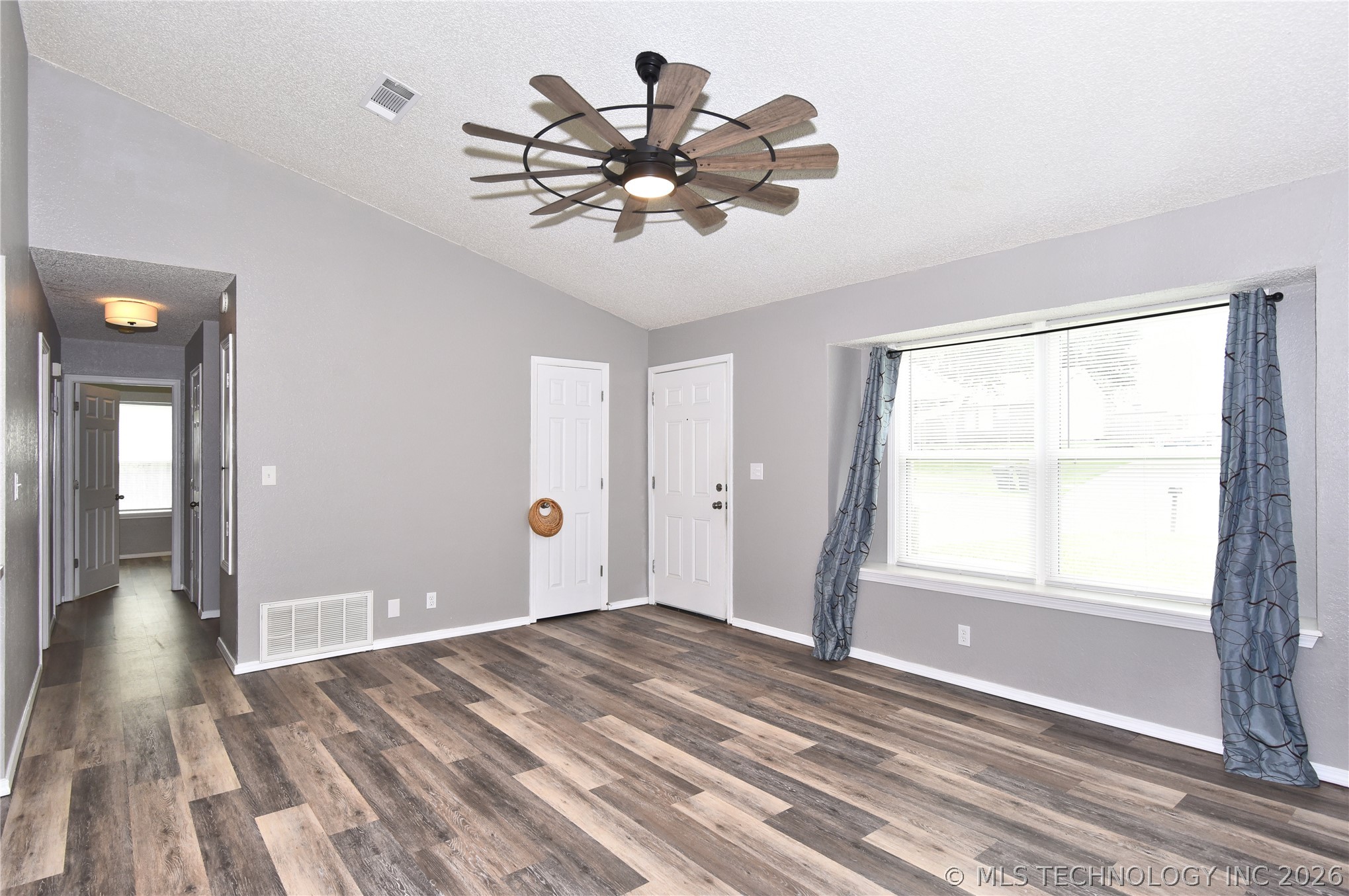 1339 E 138th Place Property Photo 4
