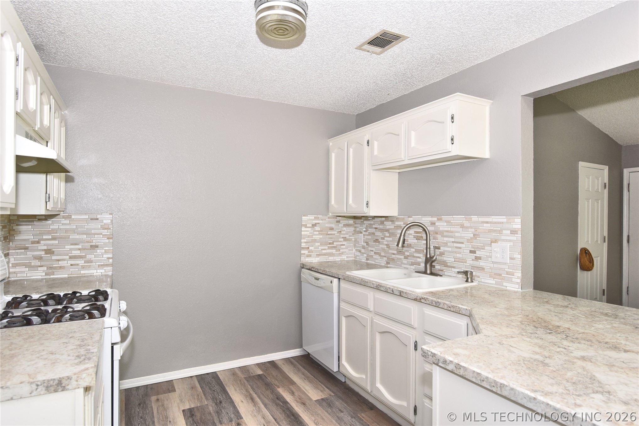 1339 E 138th Place Property Photo 10