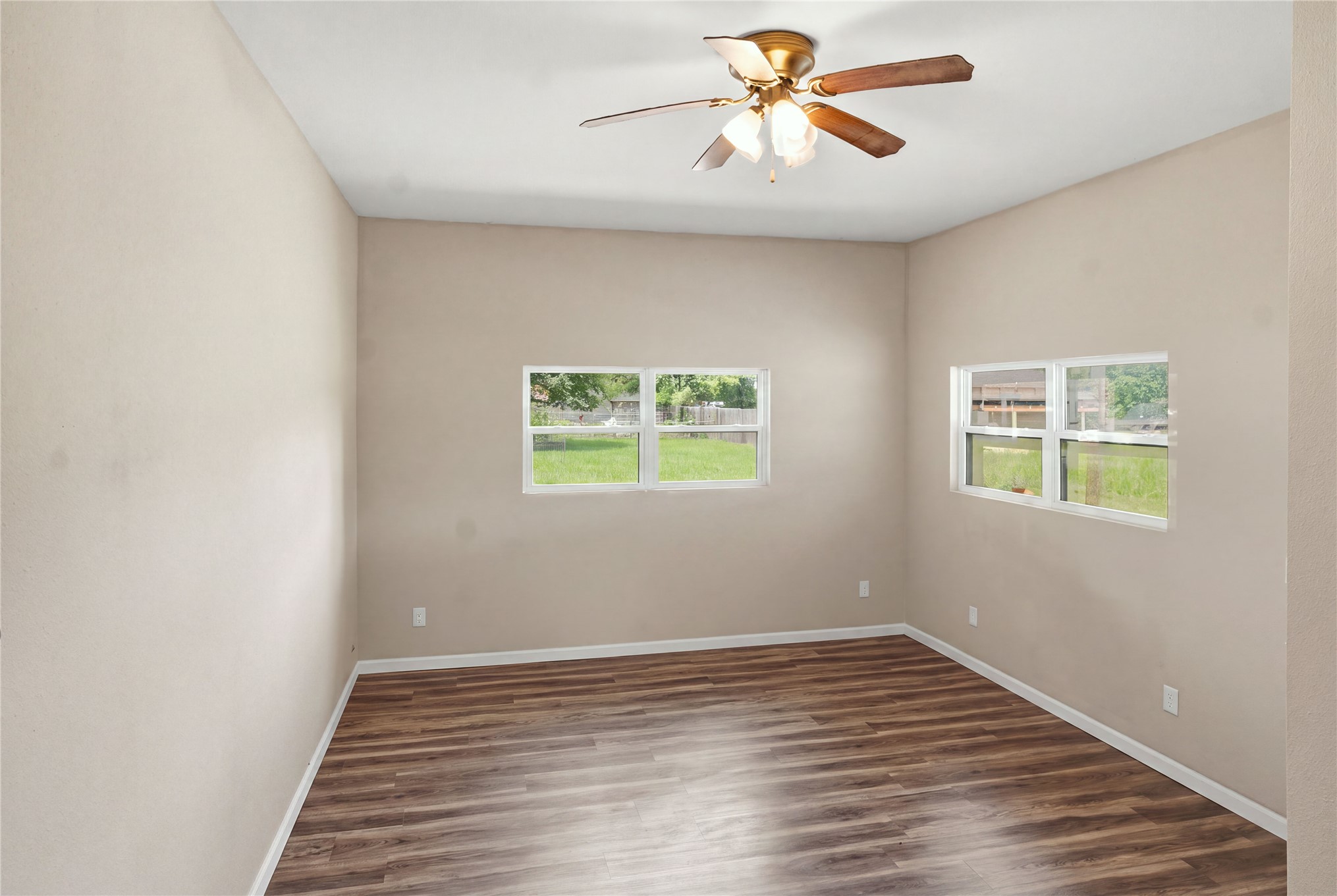 702 W Walnut Street Property Photo 16