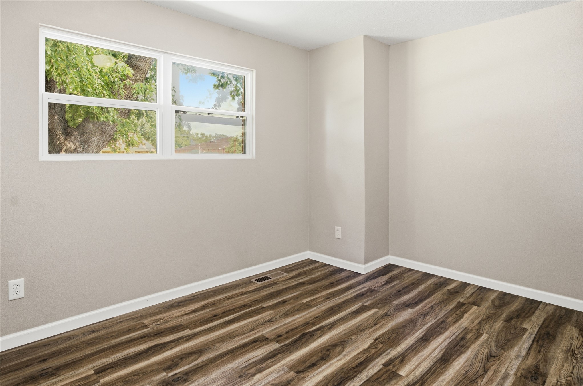 702 W Walnut Street Property Photo 20