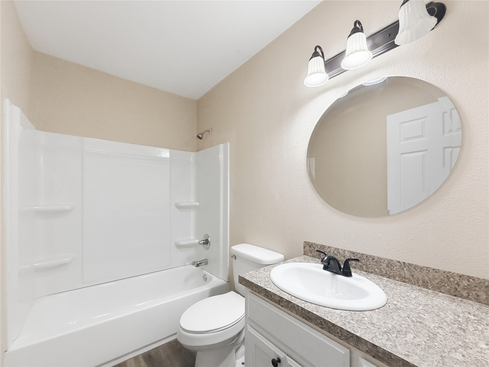 702 W Walnut Street Property Photo 28