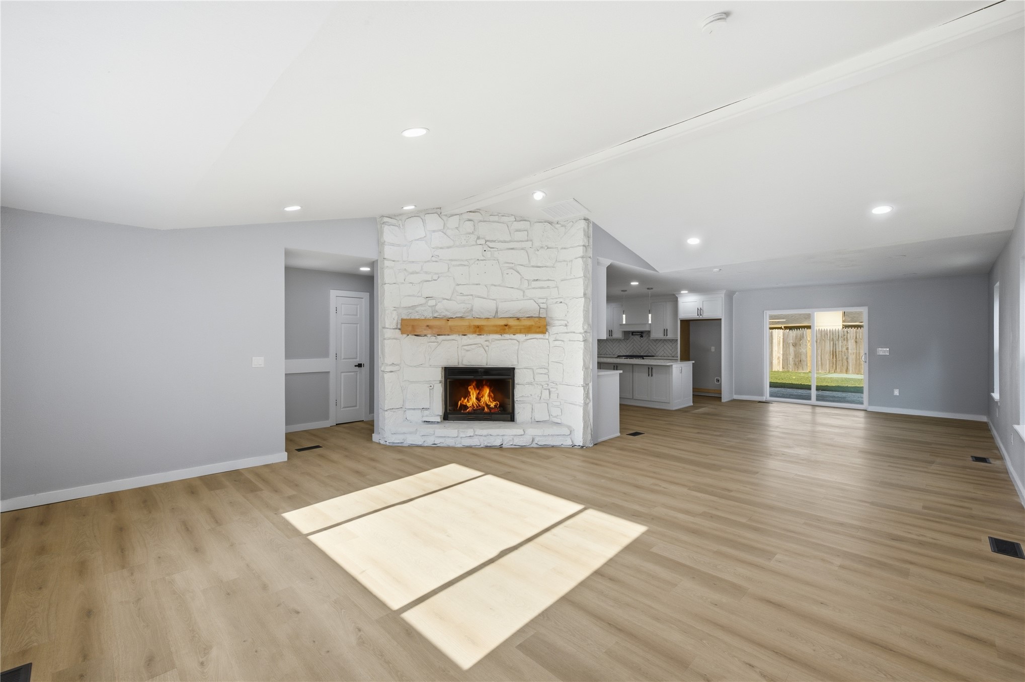 1906 N Eucalyptus Court Property Photo 6