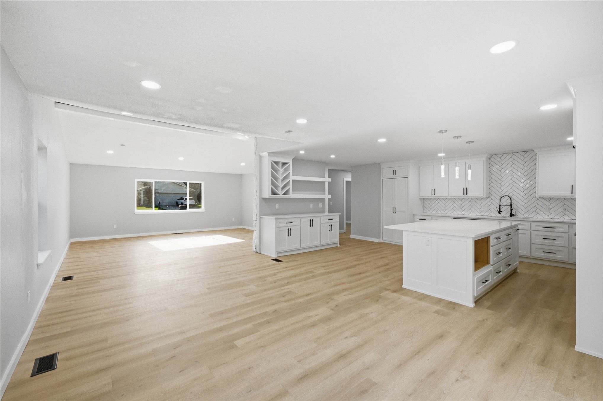 1906 N Eucalyptus Court Property Photo 10