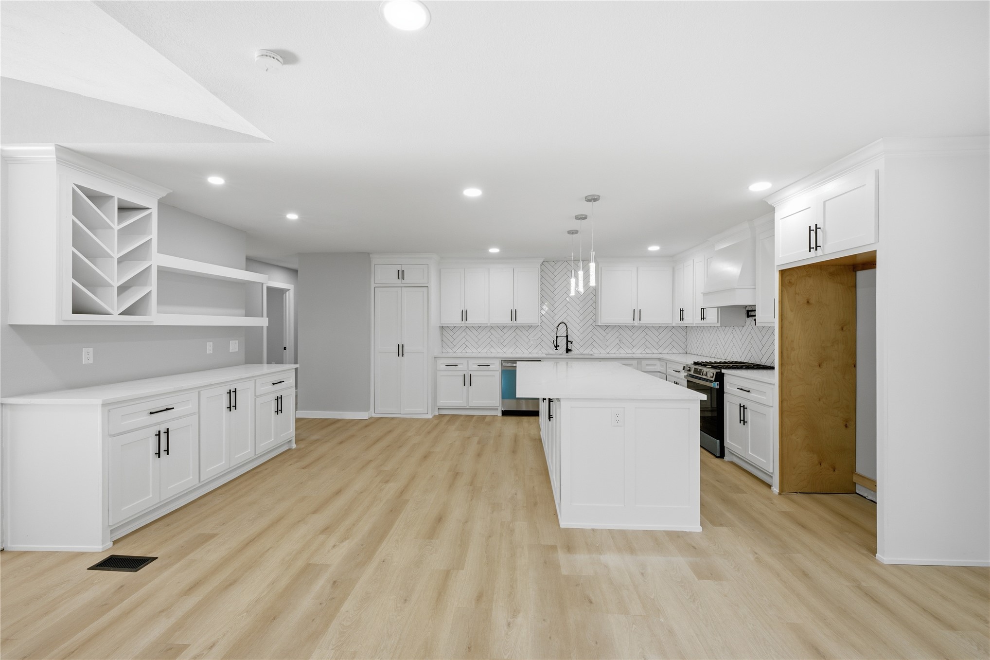 1906 N Eucalyptus Court Property Photo 11