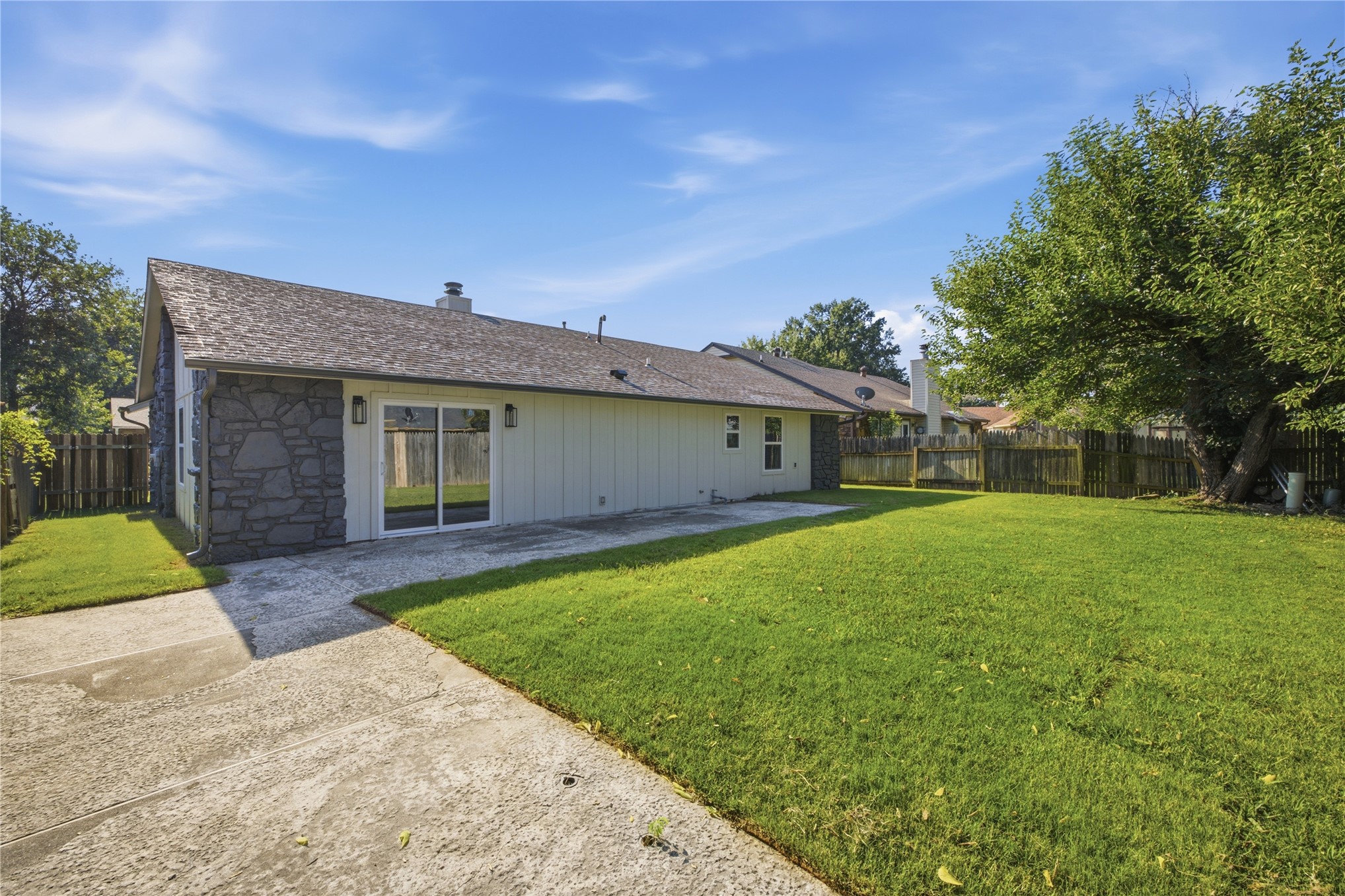 1906 N Eucalyptus Court Property Photo 25
