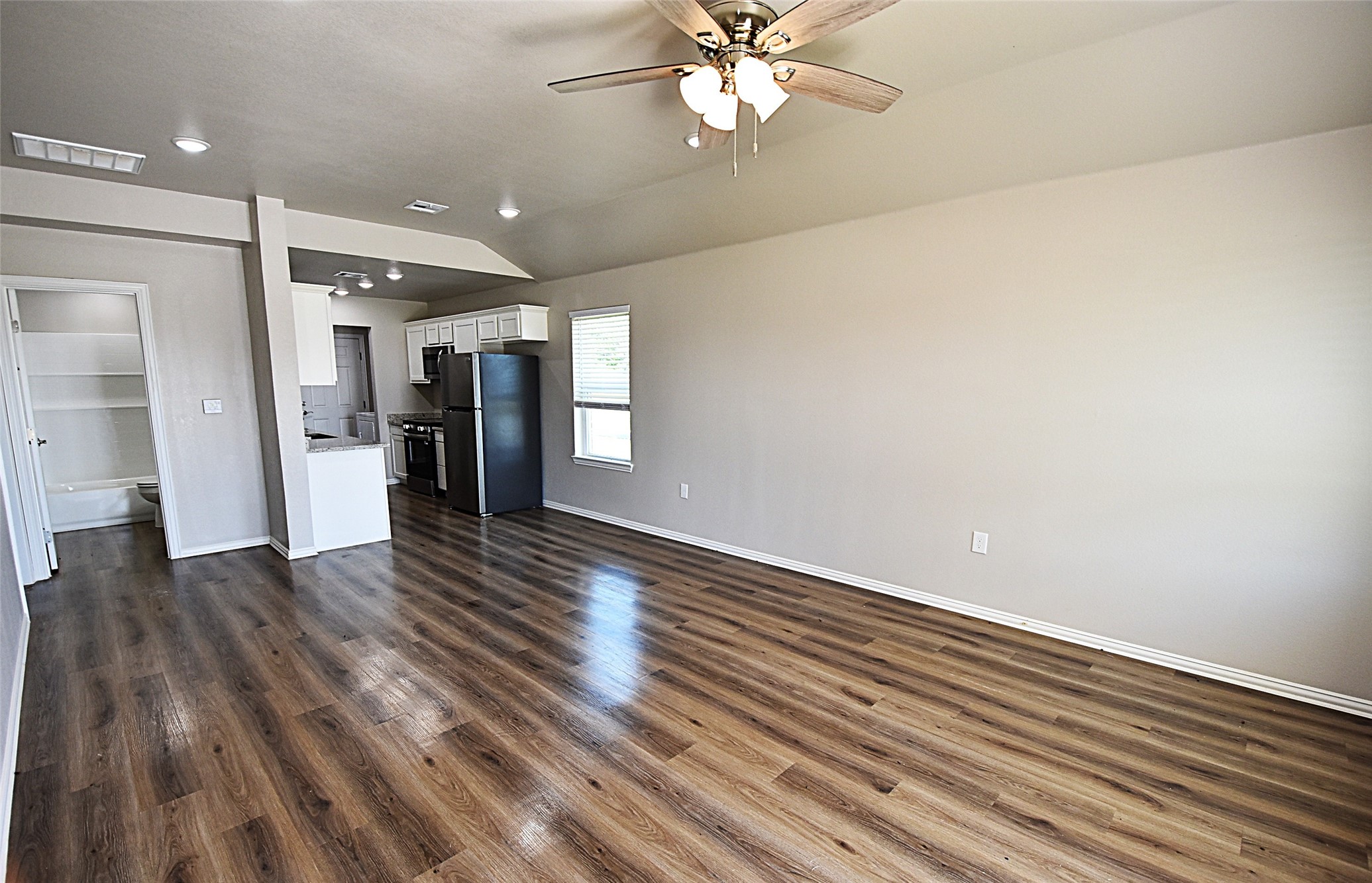 836 Elm Street Property Photo 4