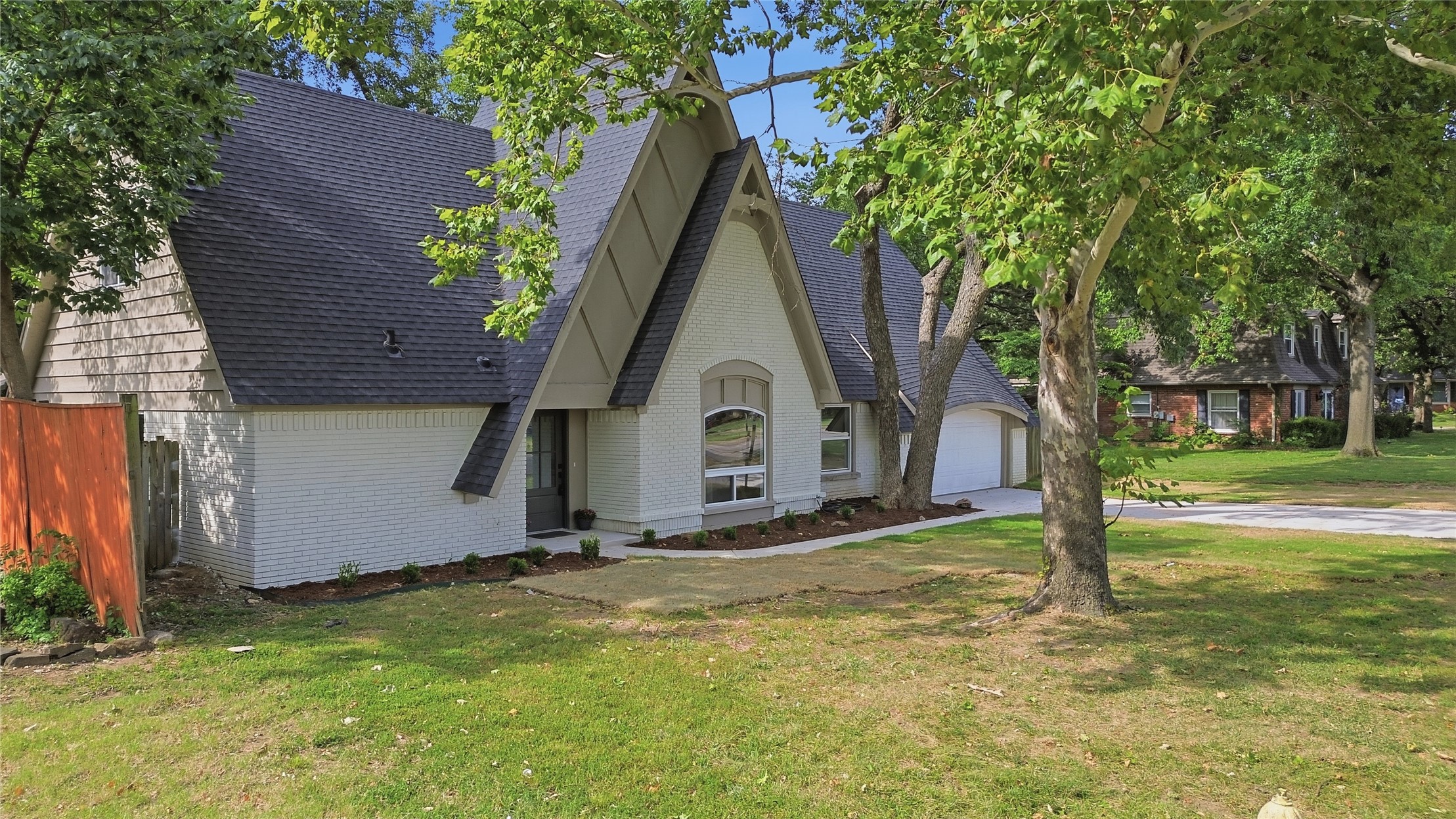 3114 E 78th Place Property Photo 3
