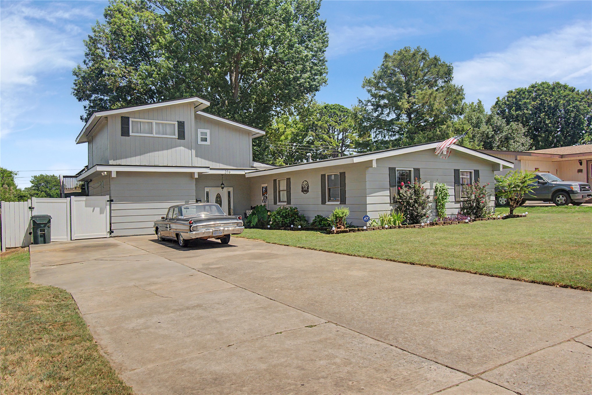 206 N David Lane
