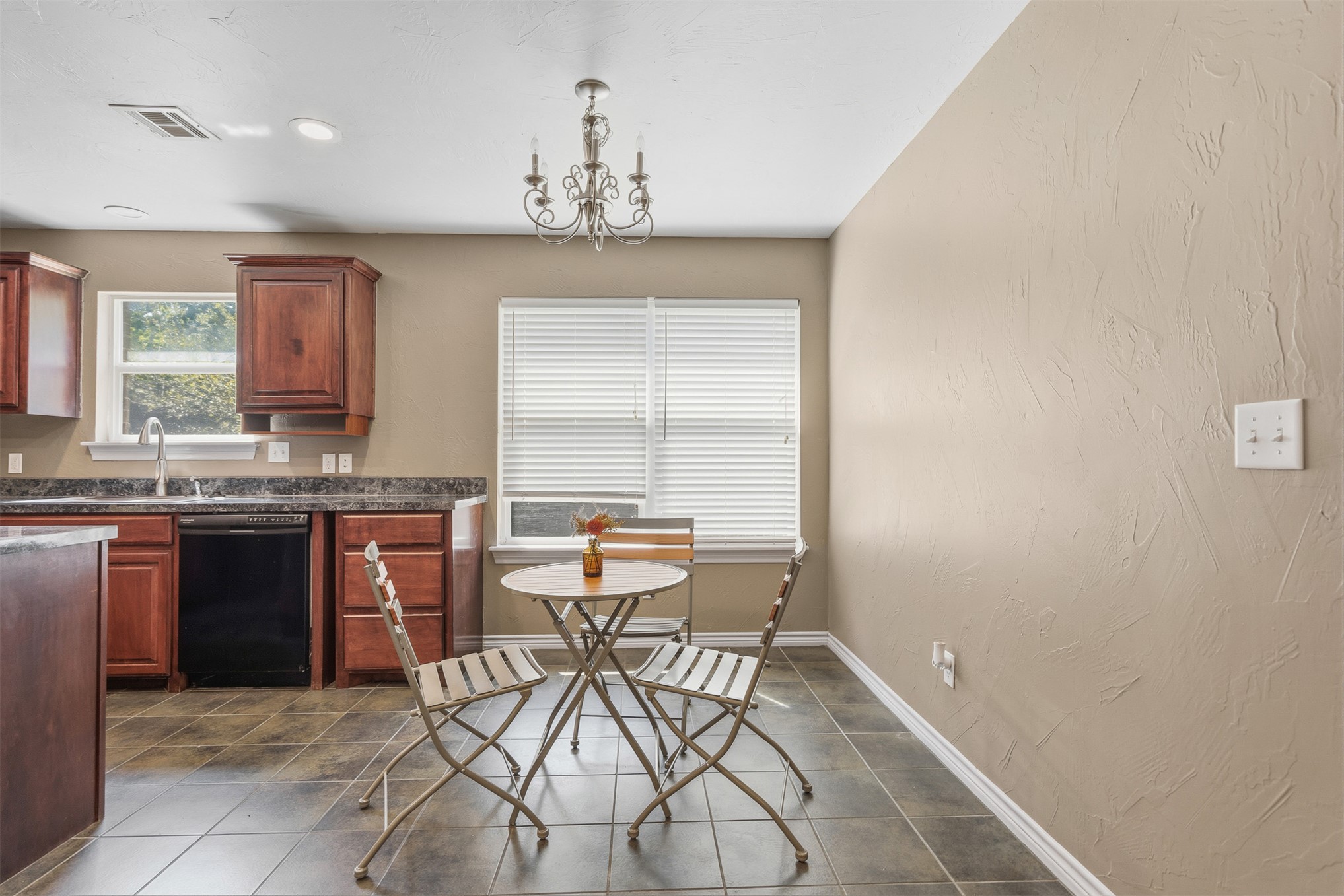 4702 Lake Shore Drive Property Photo 7
