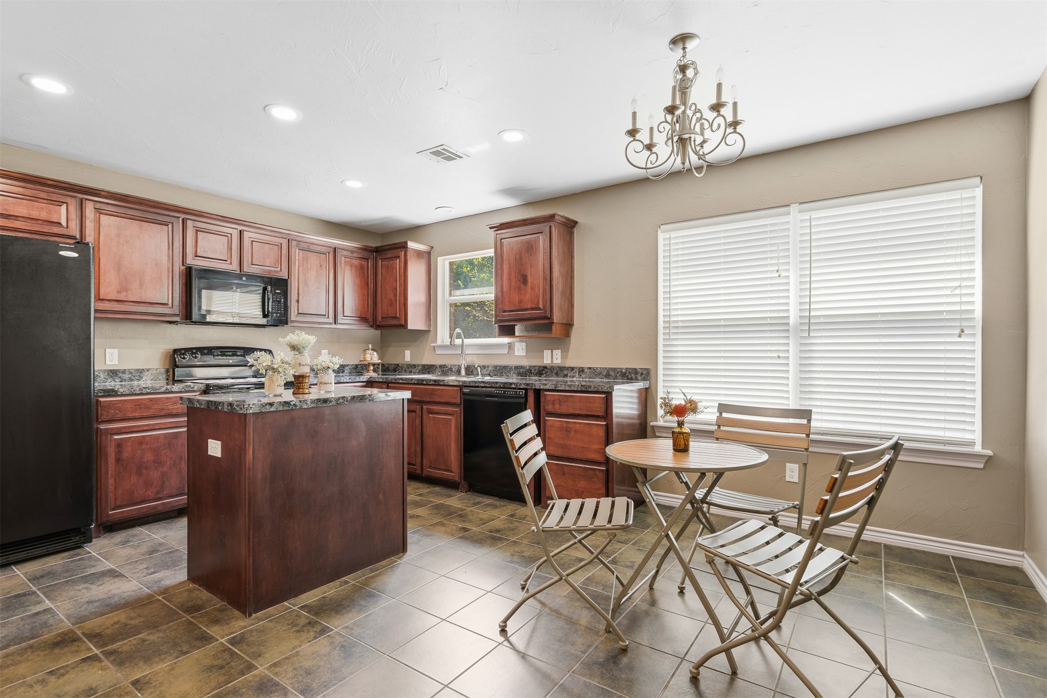 4702 Lake Shore Drive Property Photo 8