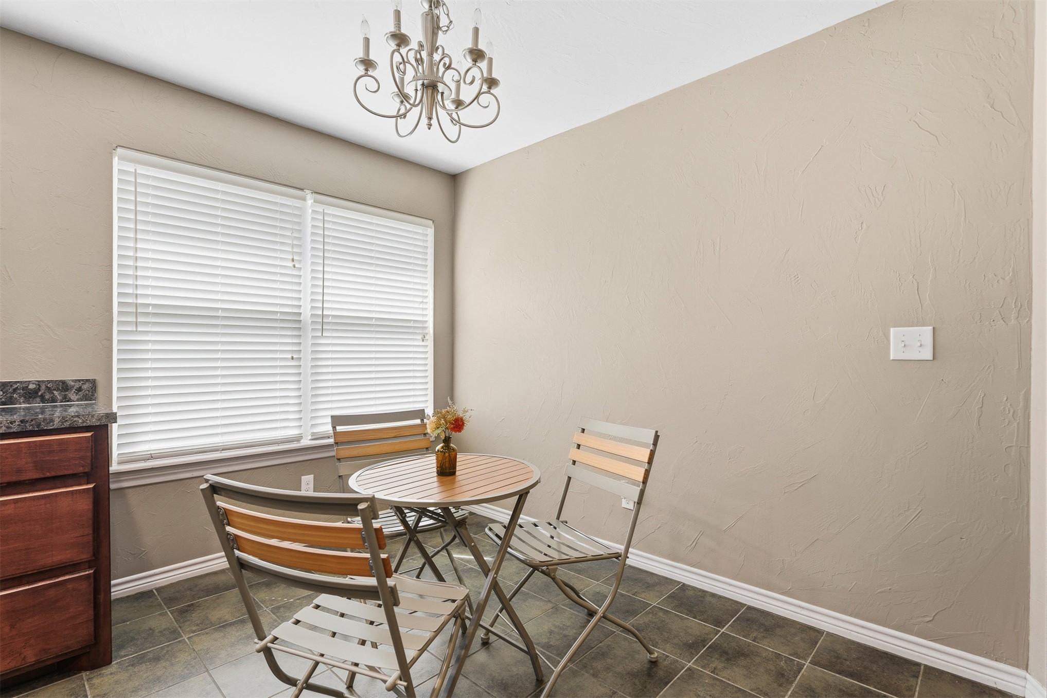 4702 Lake Shore Drive Property Photo 9