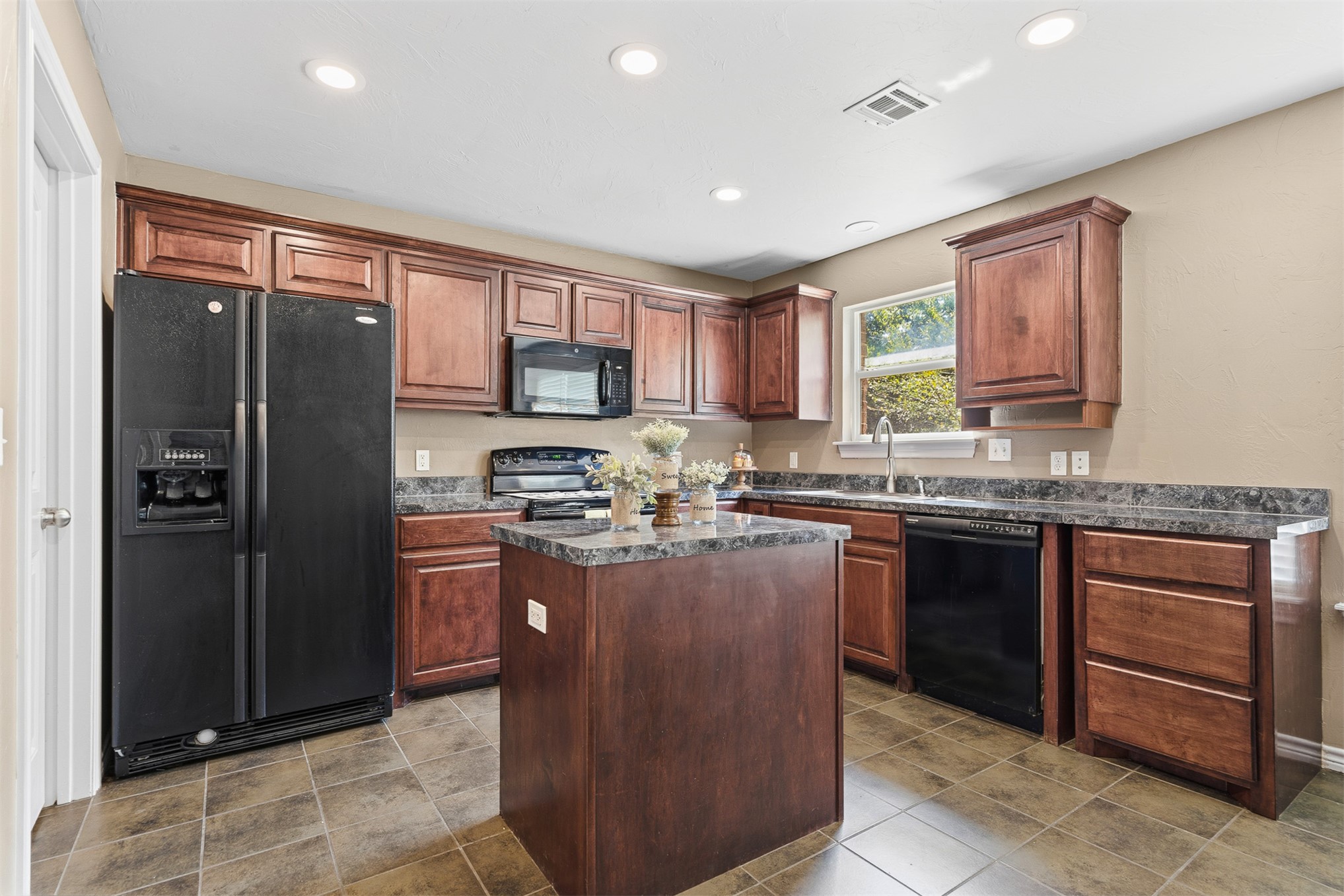 4702 Lake Shore Drive Property Photo 10