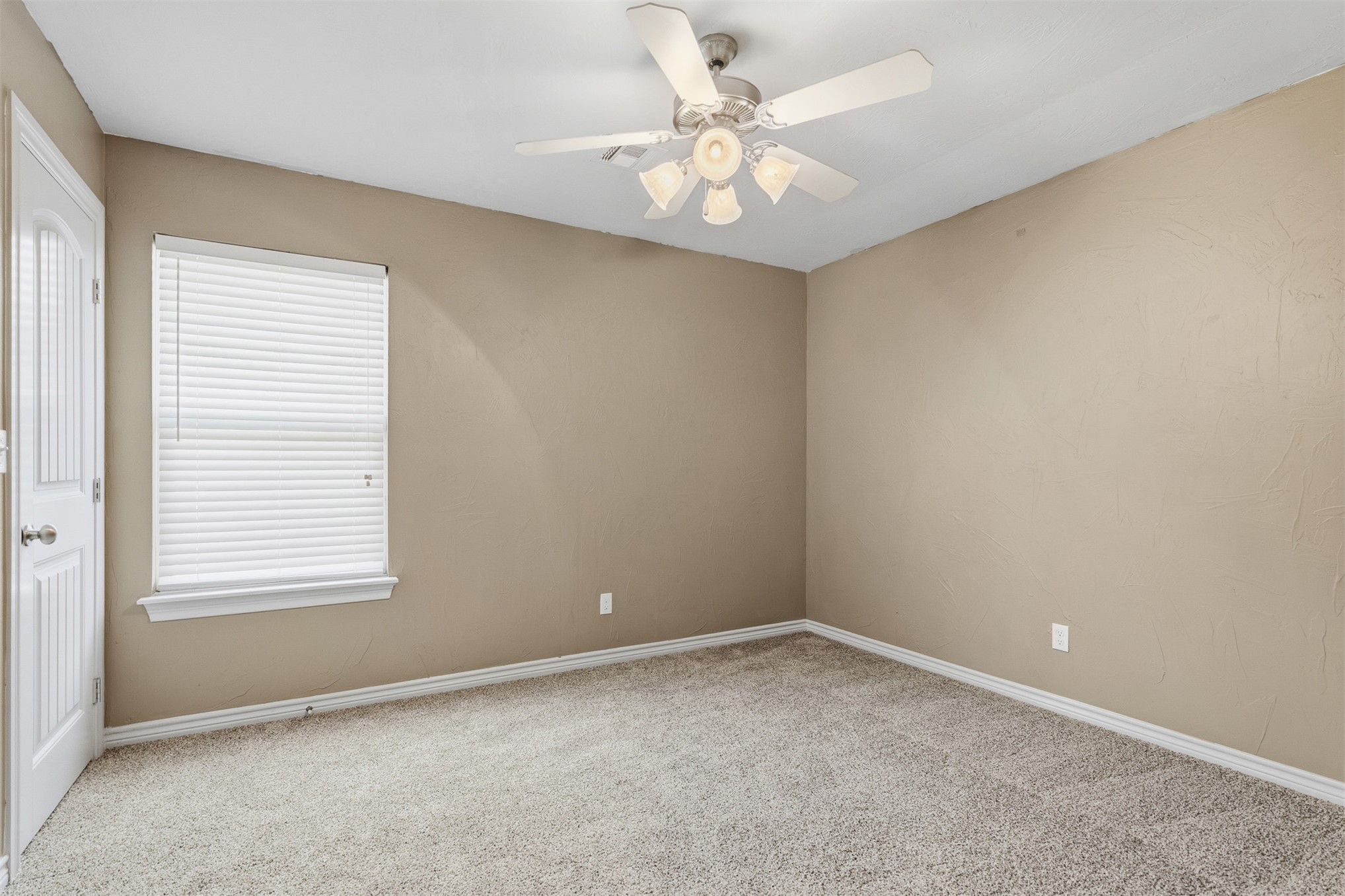 4702 Lake Shore Drive Property Photo 25