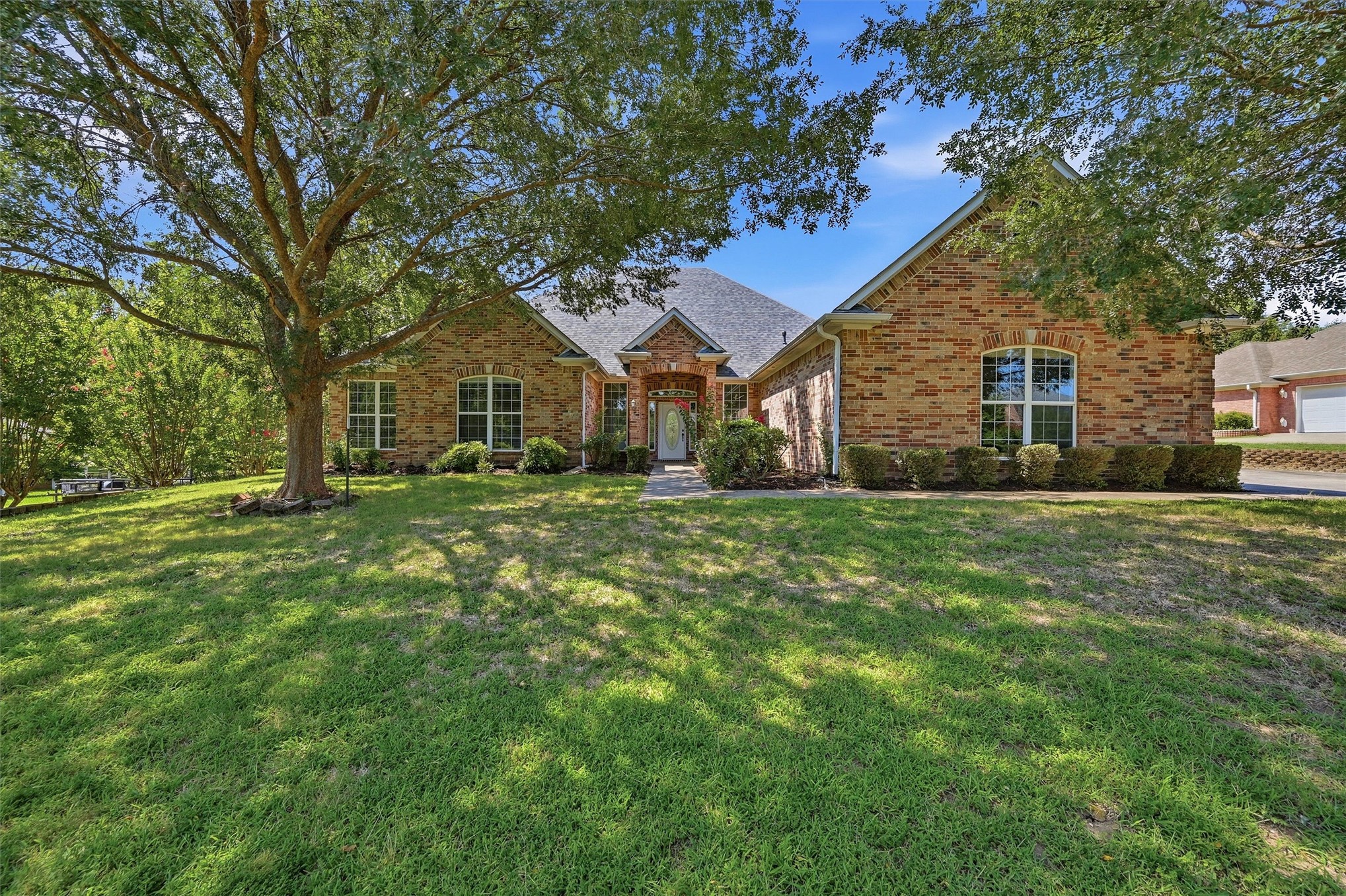 3201 Greenbriar Property Photo 3