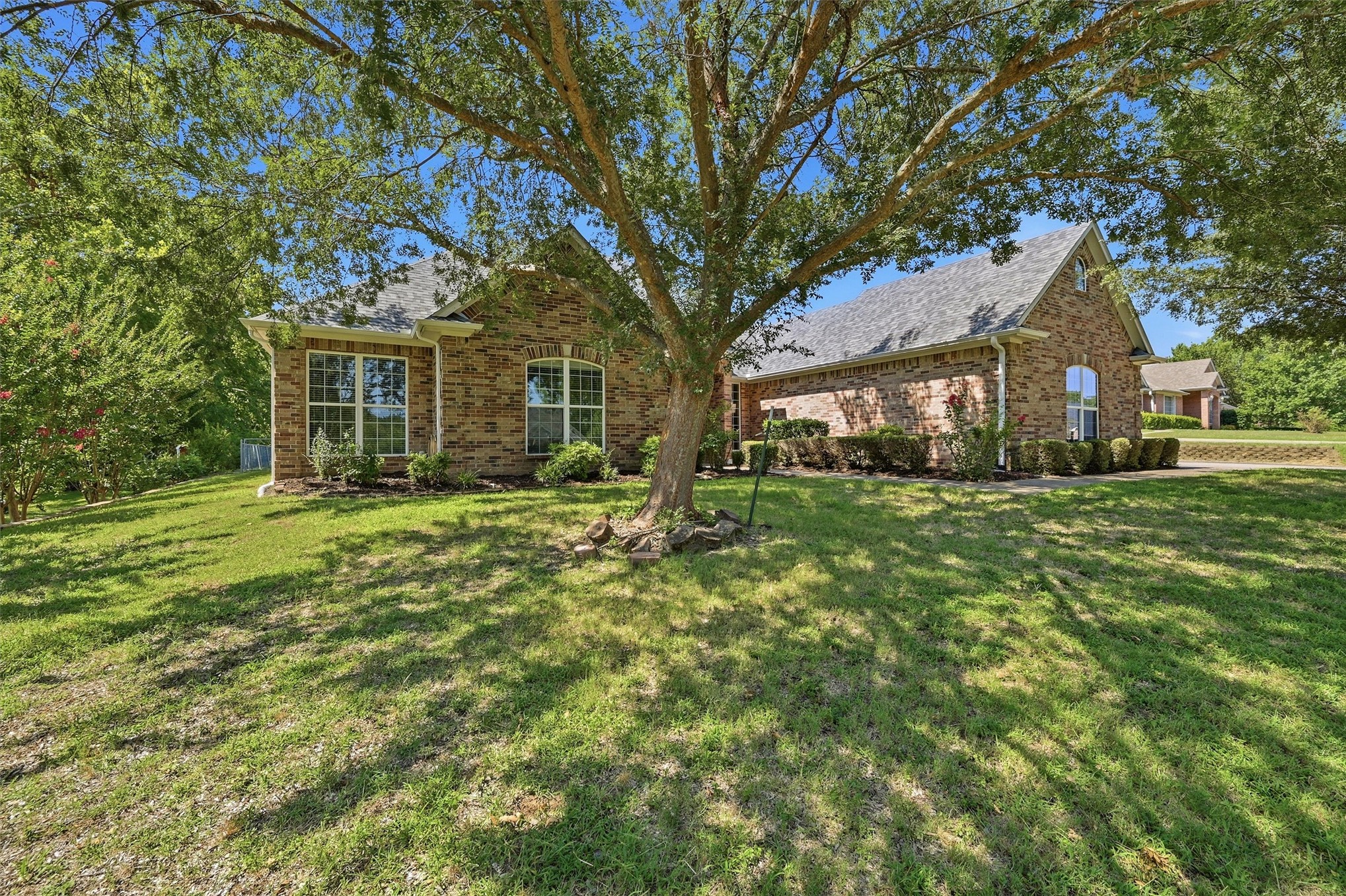 3201 Greenbriar Property Photo 4