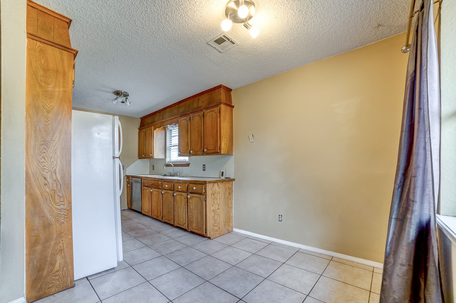 200 W Delmar Street Property Photo 8