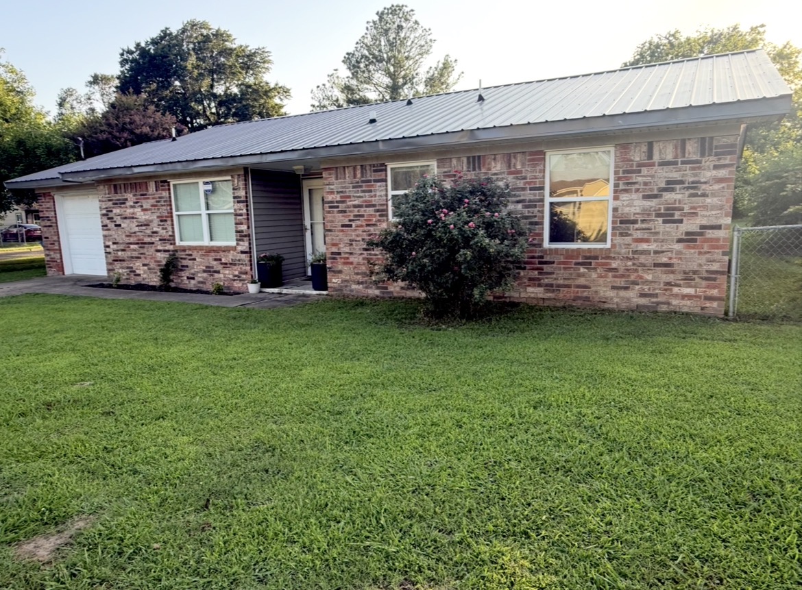 1101 N B Property Photo 1