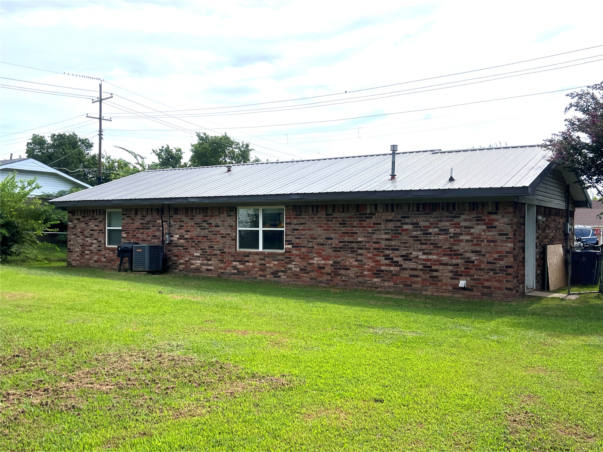 1101 N B Property Photo 2