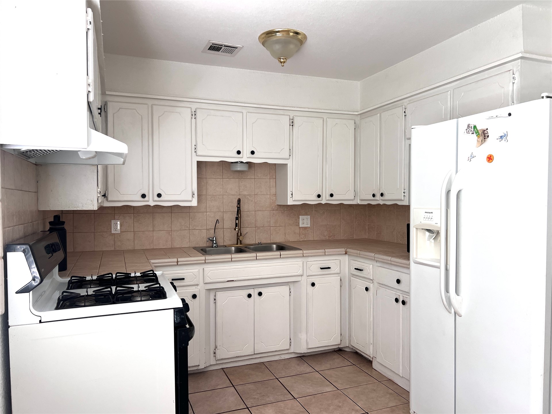 1101 N B Property Photo 5