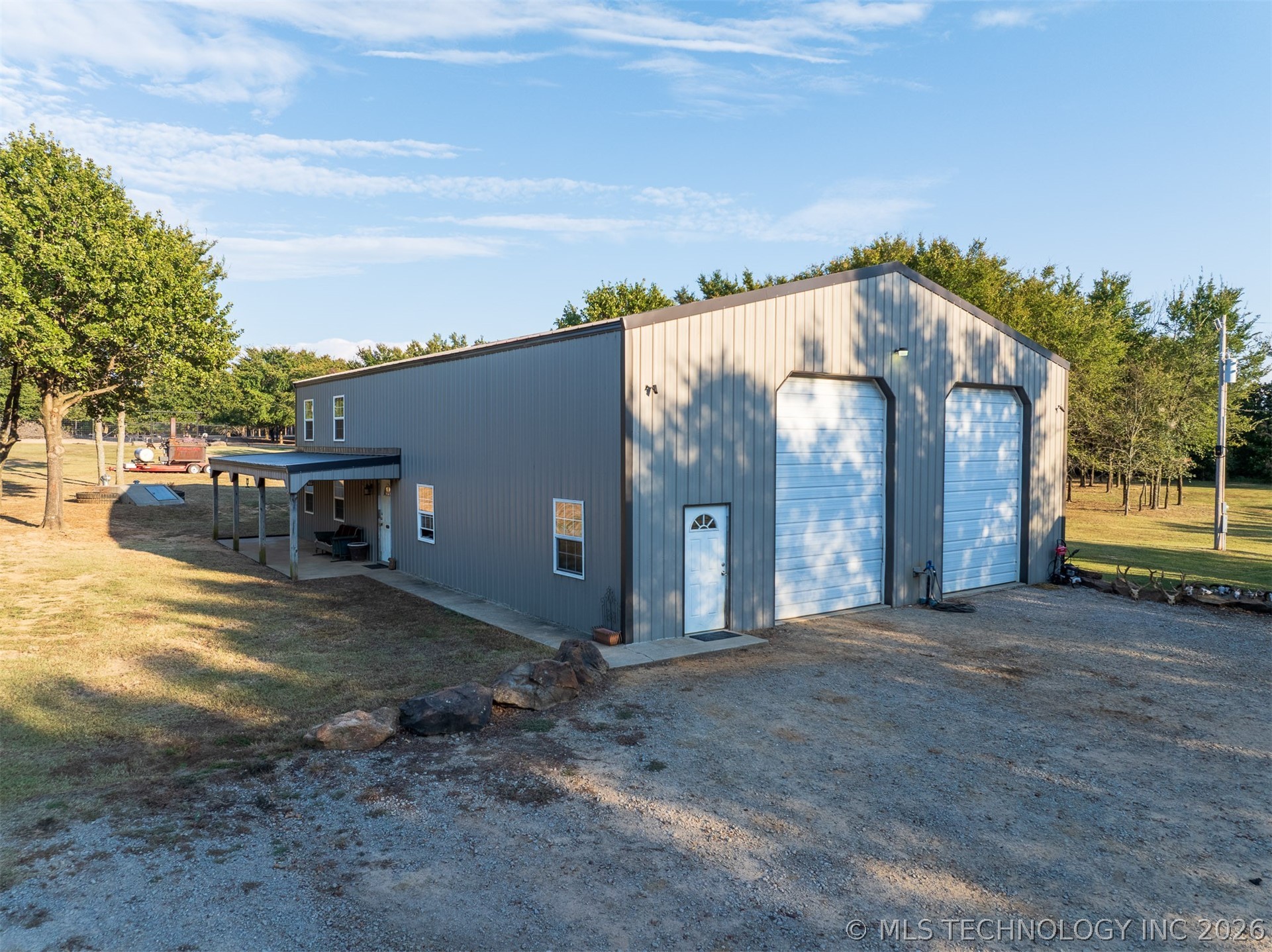 106082 N 3810 Street Property Photo 4