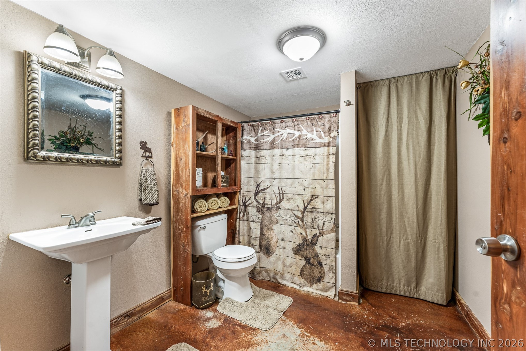 106082 N 3810 Street Property Photo 22