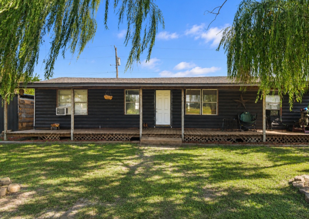 421157 E 1090 Road Property Photo 1