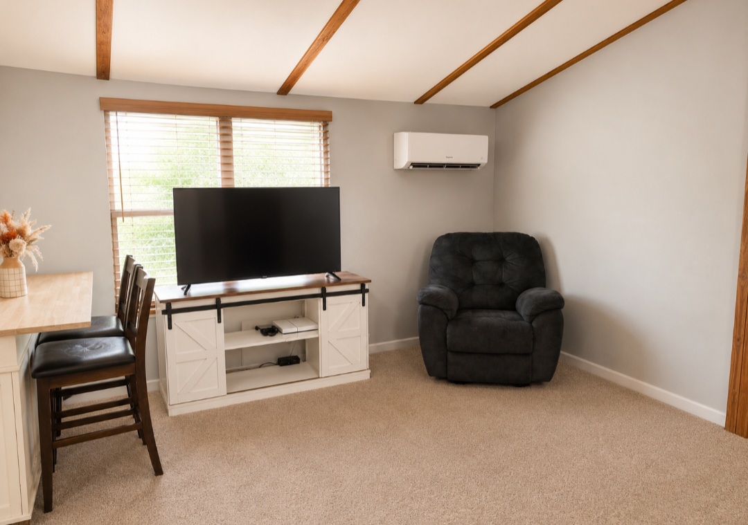 421157 E 1090 Road Property Photo 5