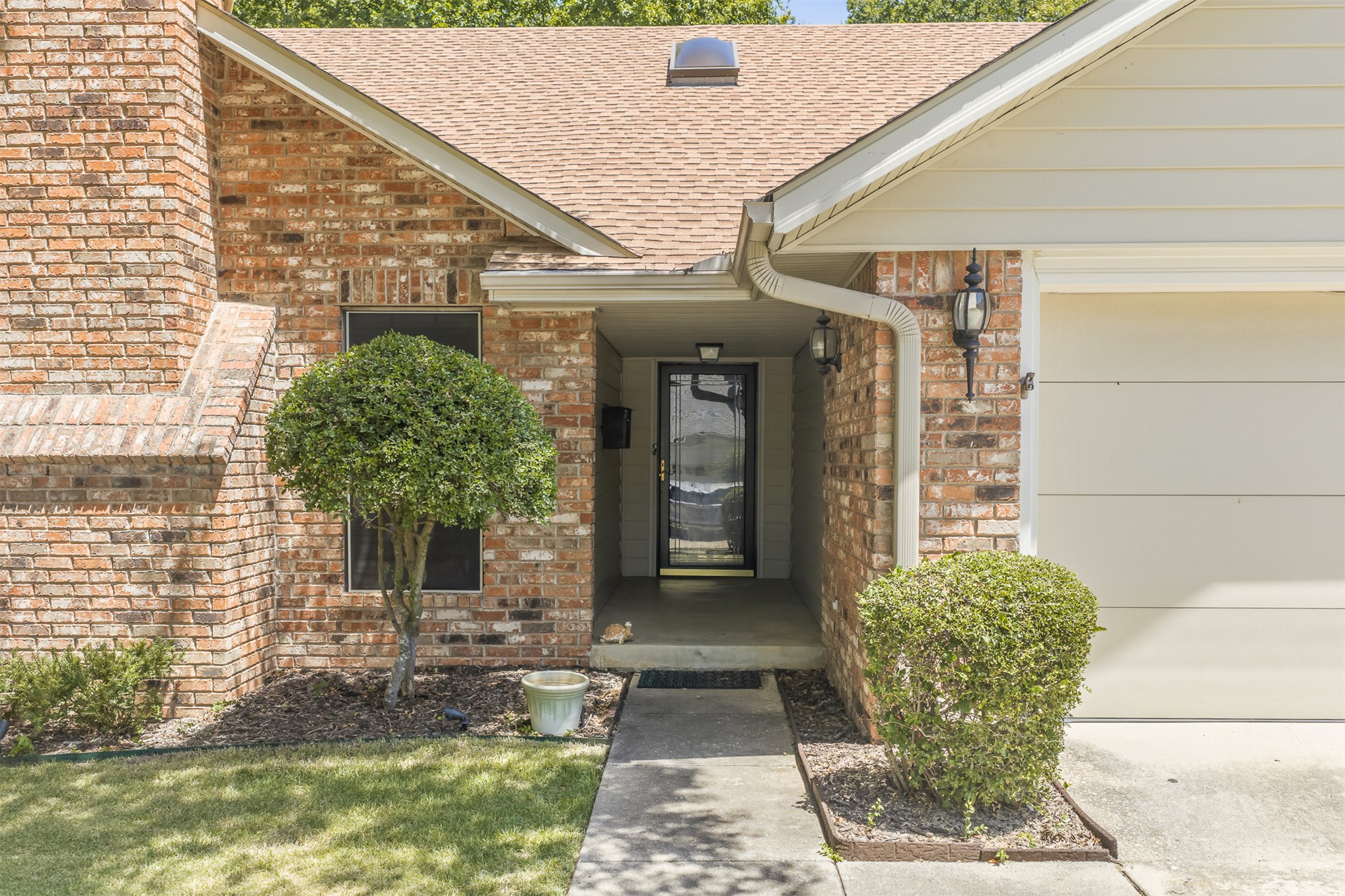 704 Rosewood Street Property Photo 3